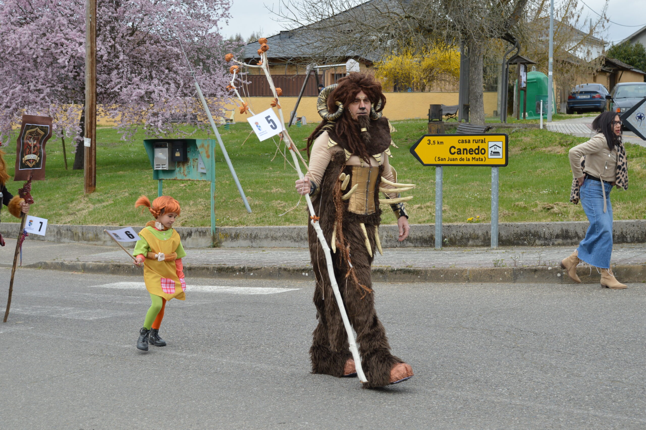 Carnaval 2025 en Cabañas Raras. Las ganas de disfrutar del desfile pueden con el frío 90