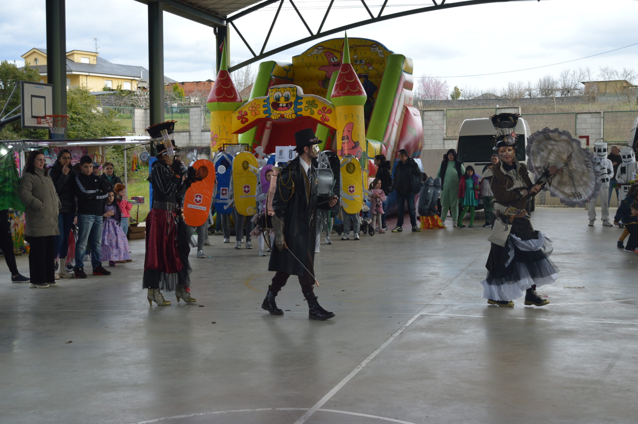 Carnaval 2025 en Cabañas Raras. Las ganas de disfrutar del desfile pueden con el frío 19