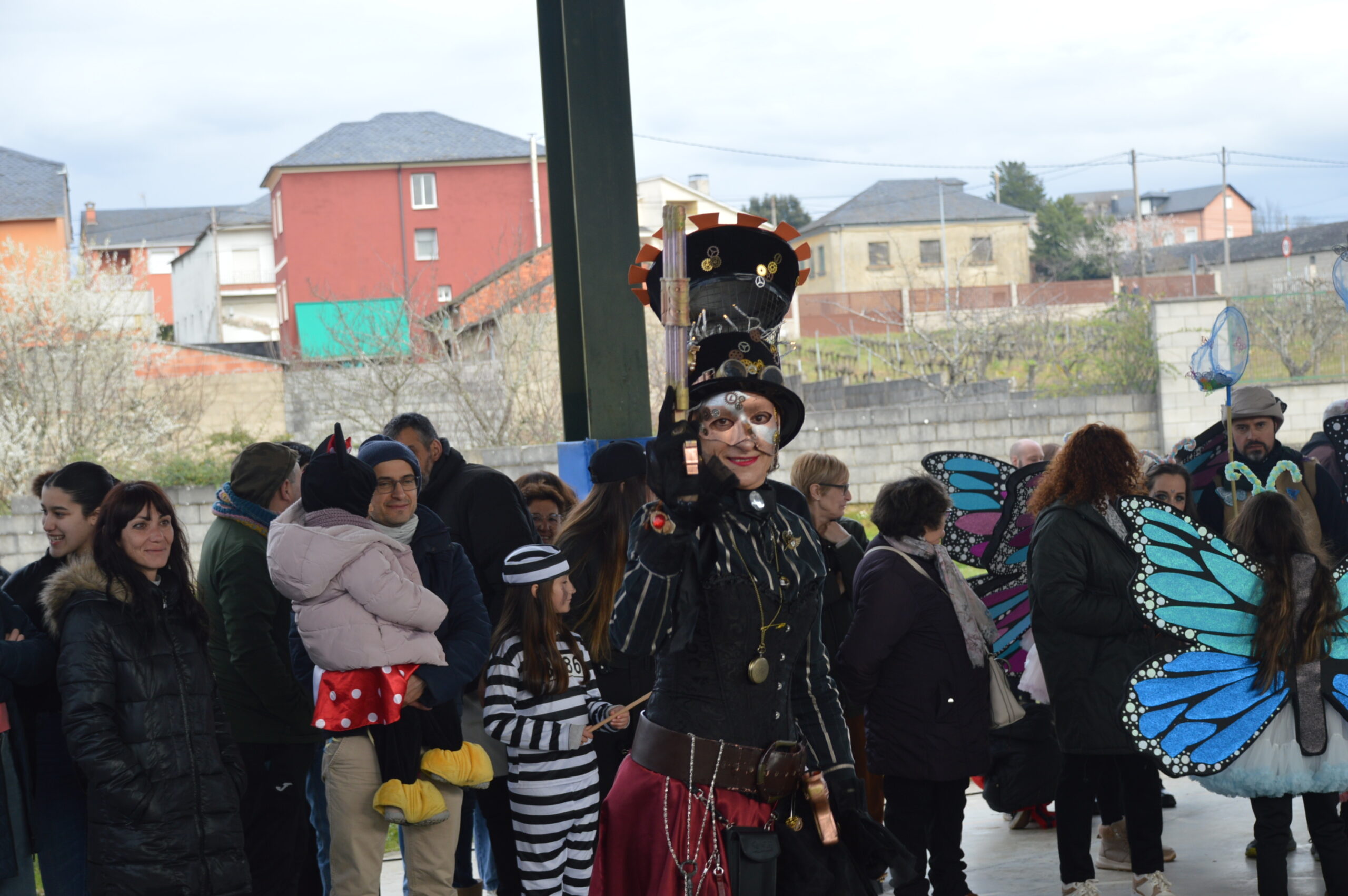 Carnaval 2025 en Cabañas Raras. Las ganas de disfrutar del desfile pueden con el frío 1