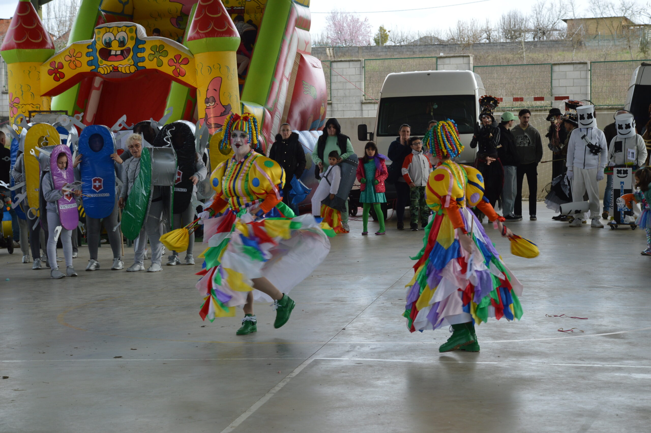 Carnaval 2025 en Cabañas Raras. Las ganas de disfrutar del desfile pueden con el frío 22