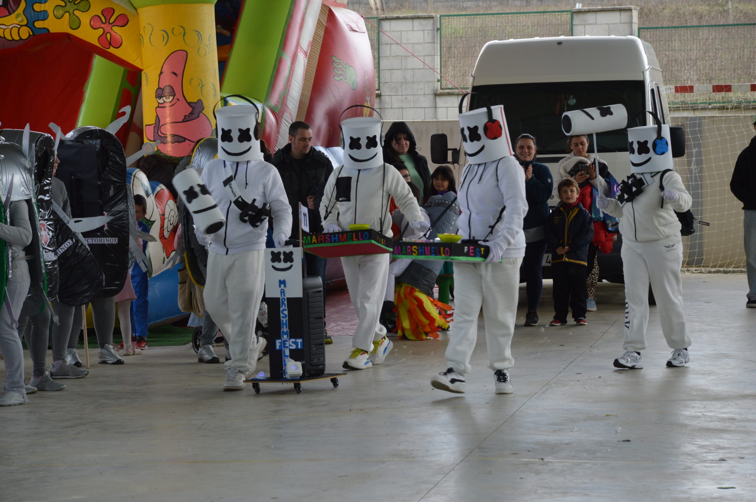 Carnaval 2025 en Cabañas Raras. Las ganas de disfrutar del desfile pueden con el frío 24