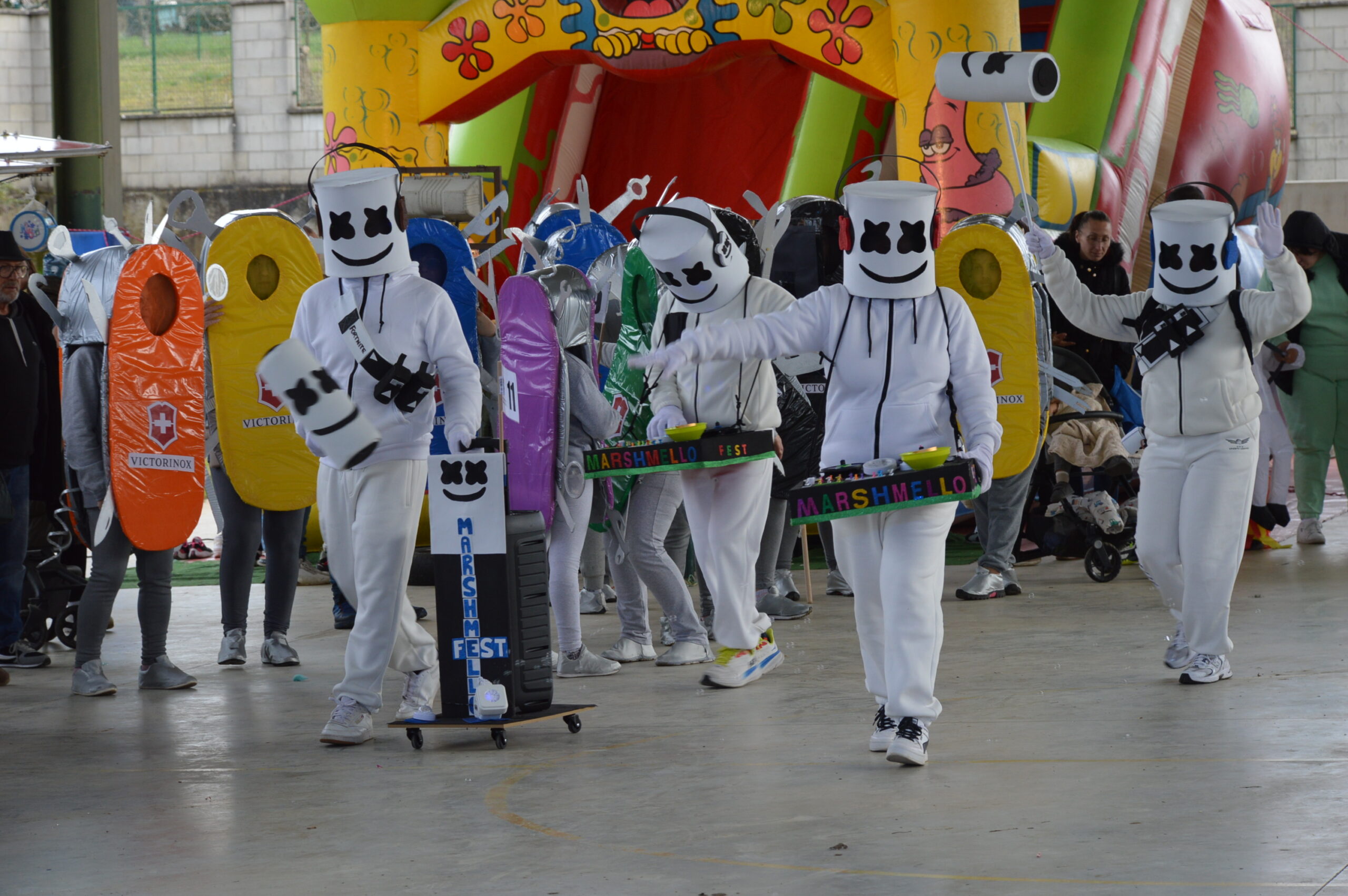 Carnaval 2025 en Cabañas Raras. Las ganas de disfrutar del desfile pueden con el frío 25