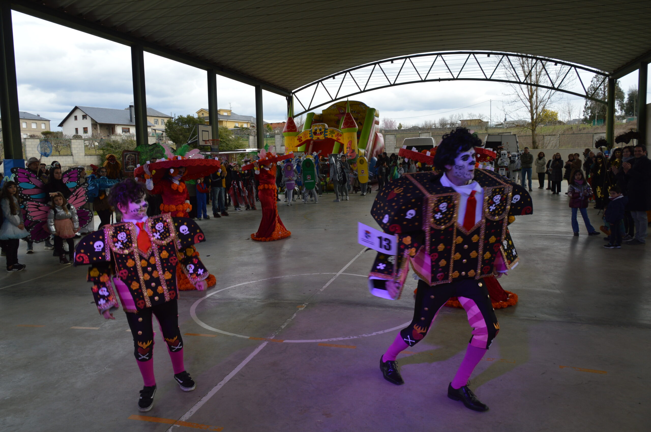 Carnaval 2025 en Cabañas Raras. Las ganas de disfrutar del desfile pueden con el frío 26