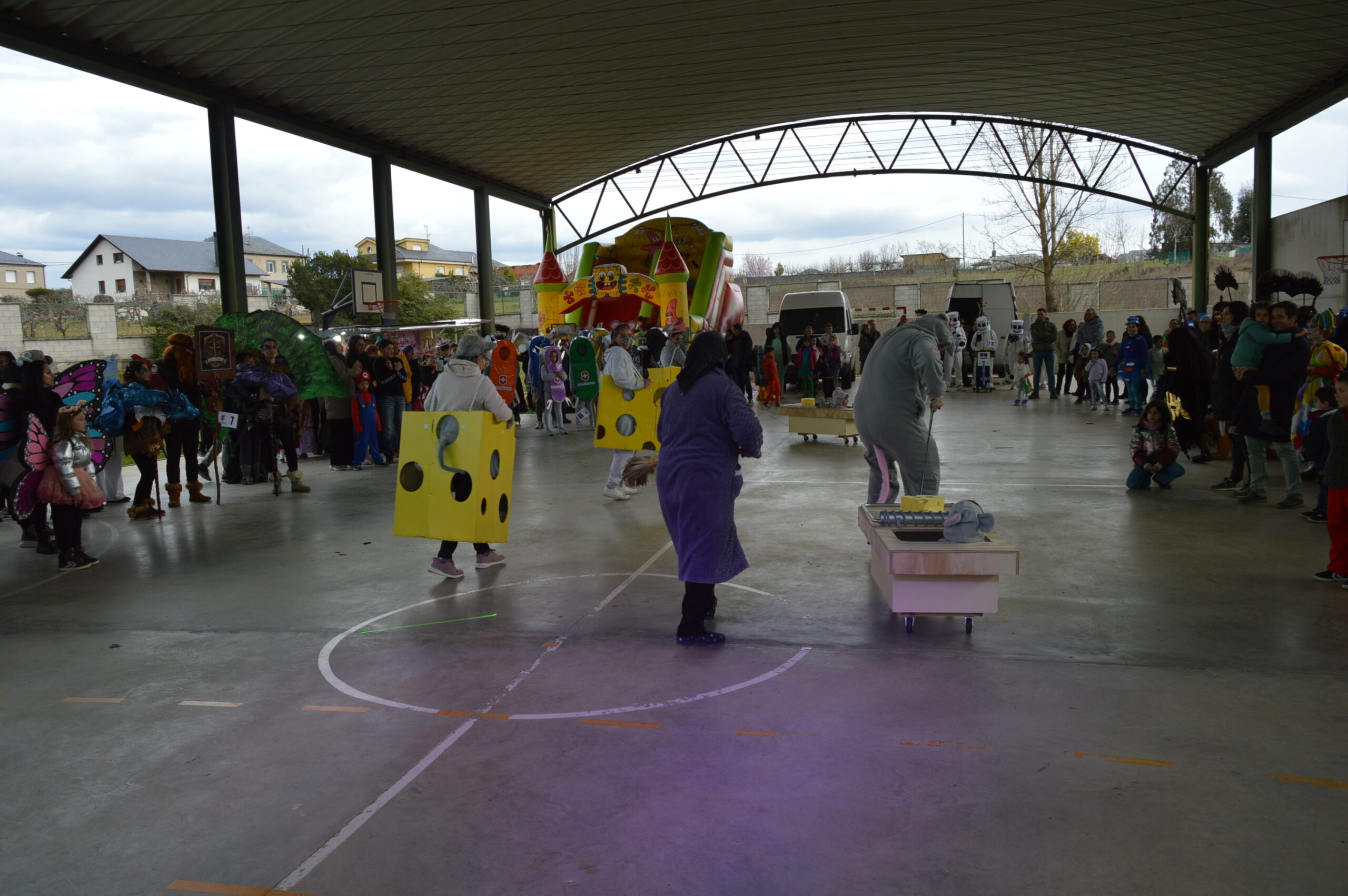 Carnaval 2025 en Cabañas Raras. Las ganas de disfrutar del desfile pueden con el frío 30