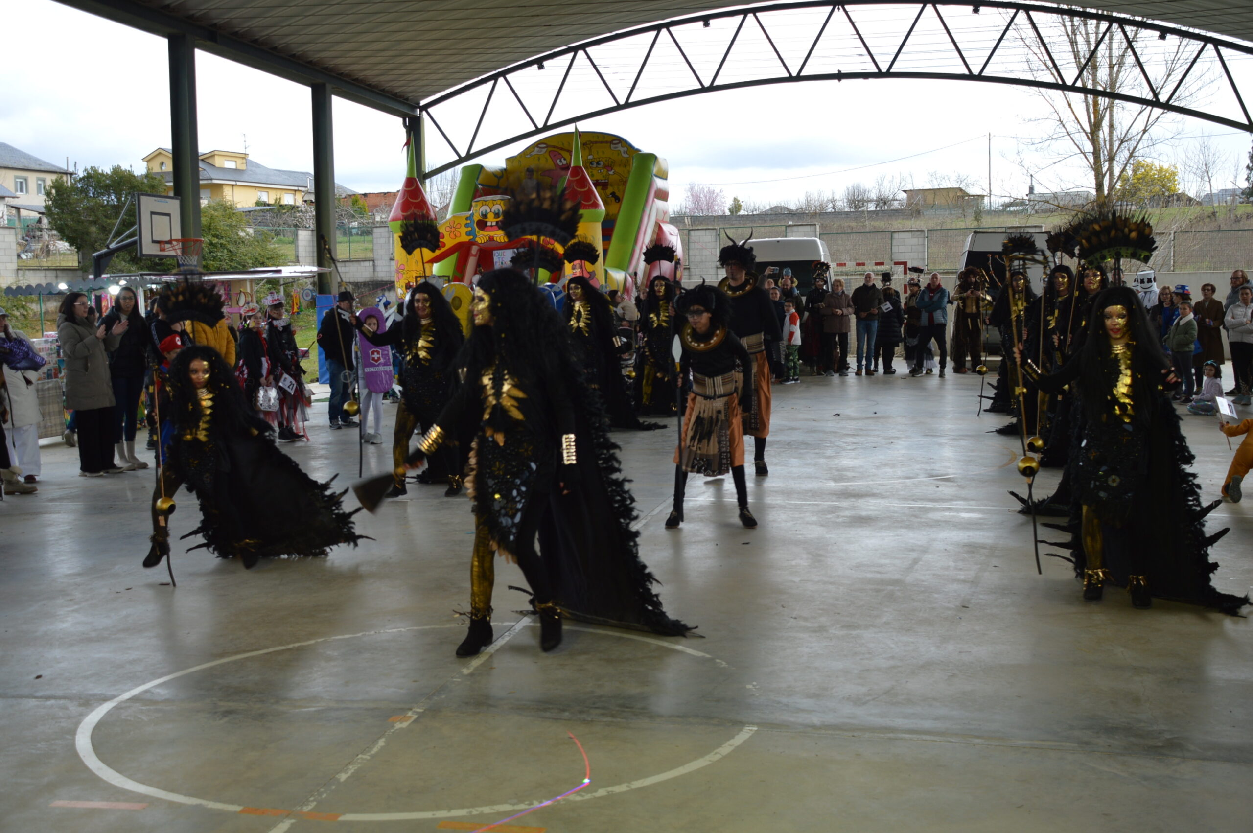 Carnaval 2025 en Cabañas Raras. Las ganas de disfrutar del desfile pueden con el frío 40