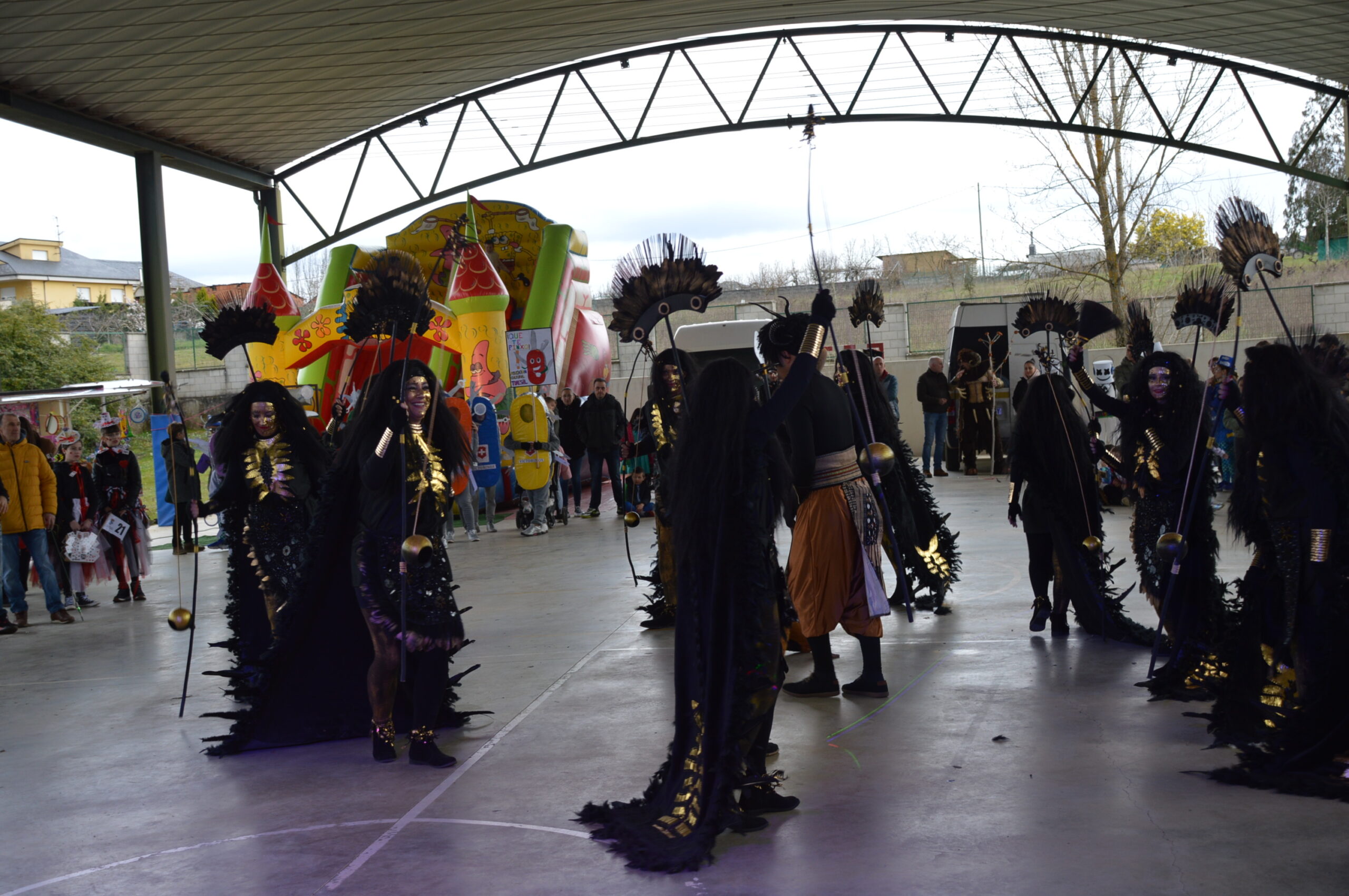 Carnaval 2025 en Cabañas Raras. Las ganas de disfrutar del desfile pueden con el frío 43