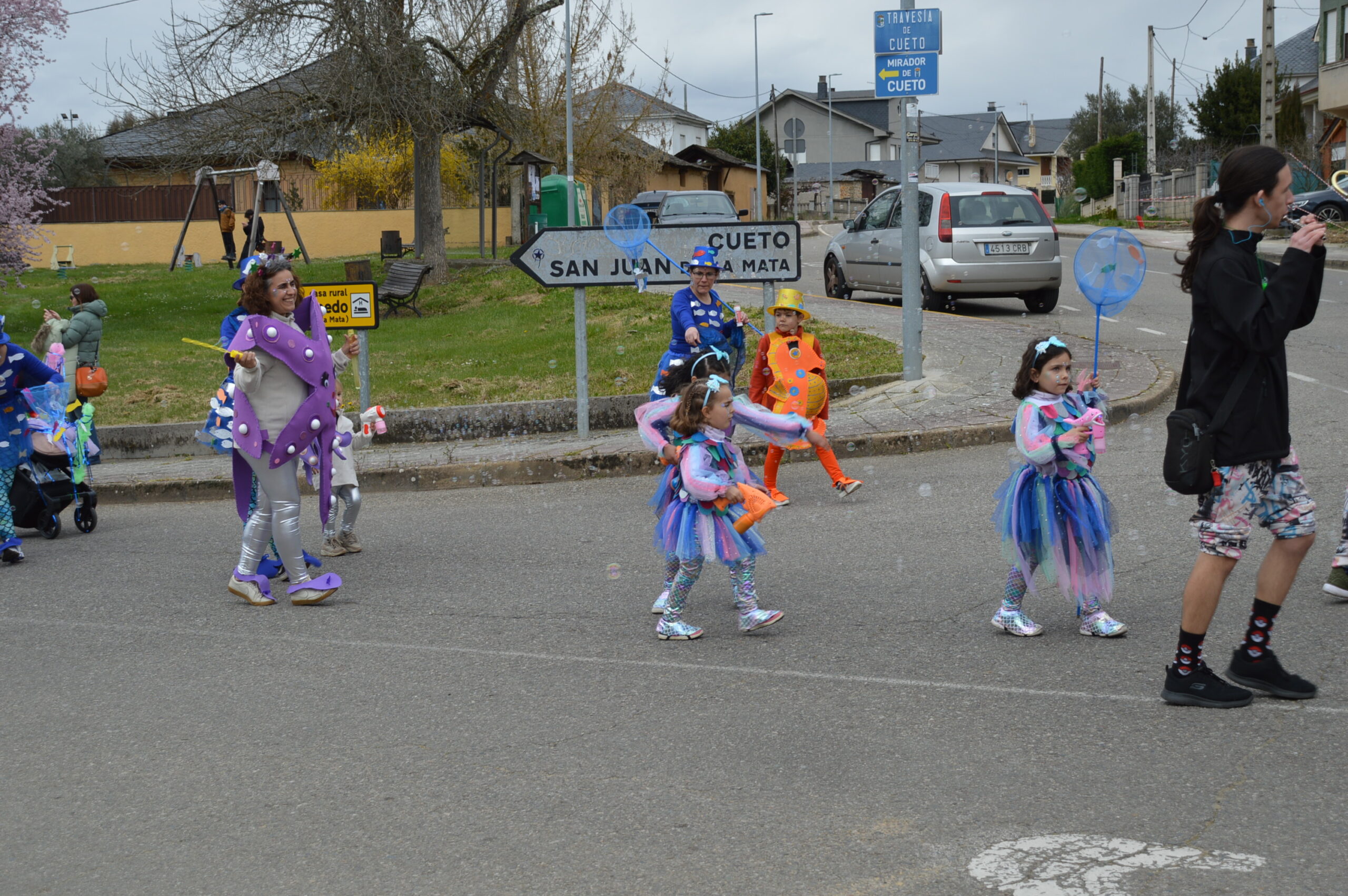 Carnaval 2025 en Cabañas Raras. Las ganas de disfrutar del desfile pueden con el frío 92