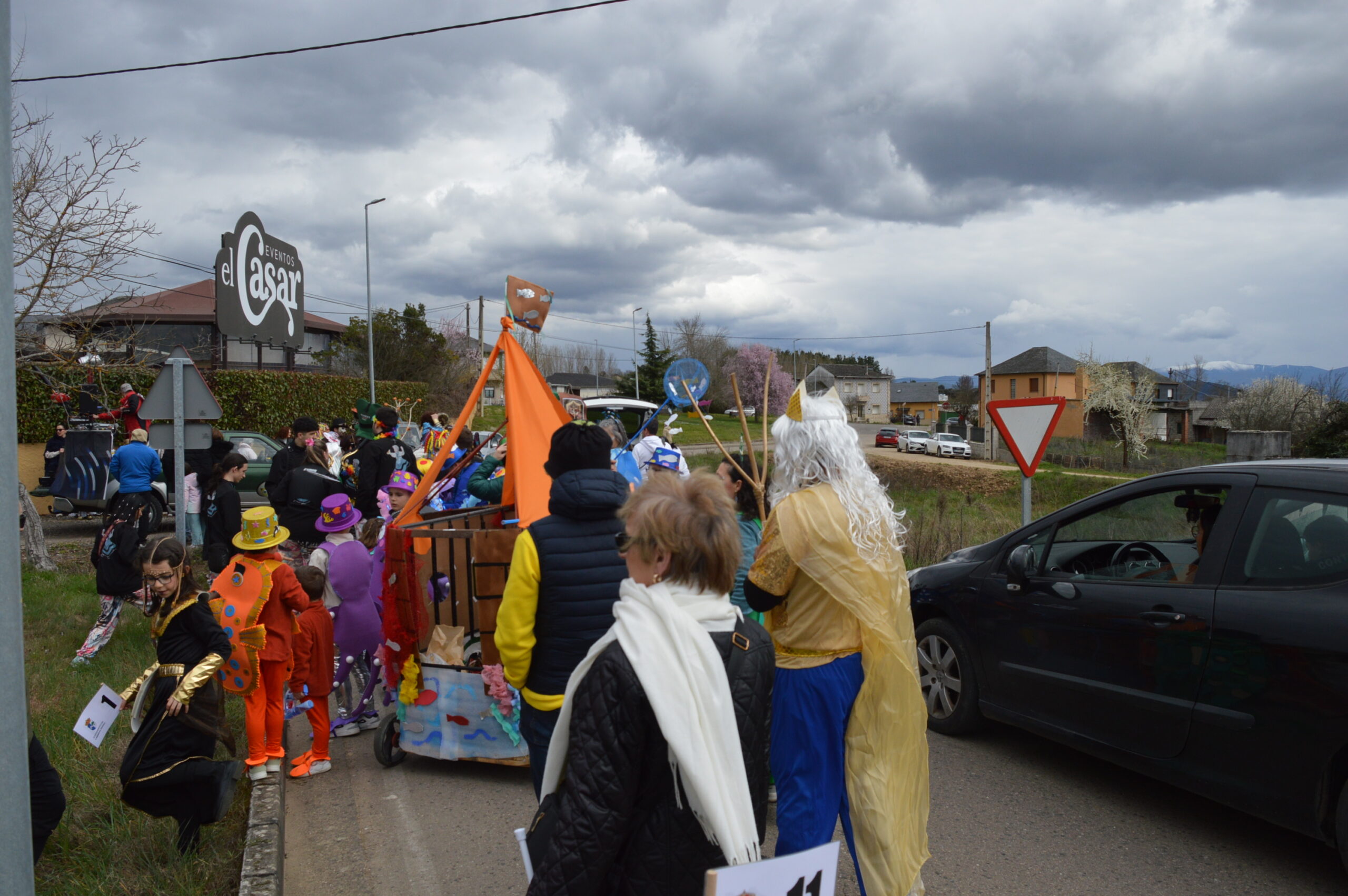 Carnaval 2025 en Cabañas Raras. Las ganas de disfrutar del desfile pueden con el frío 97