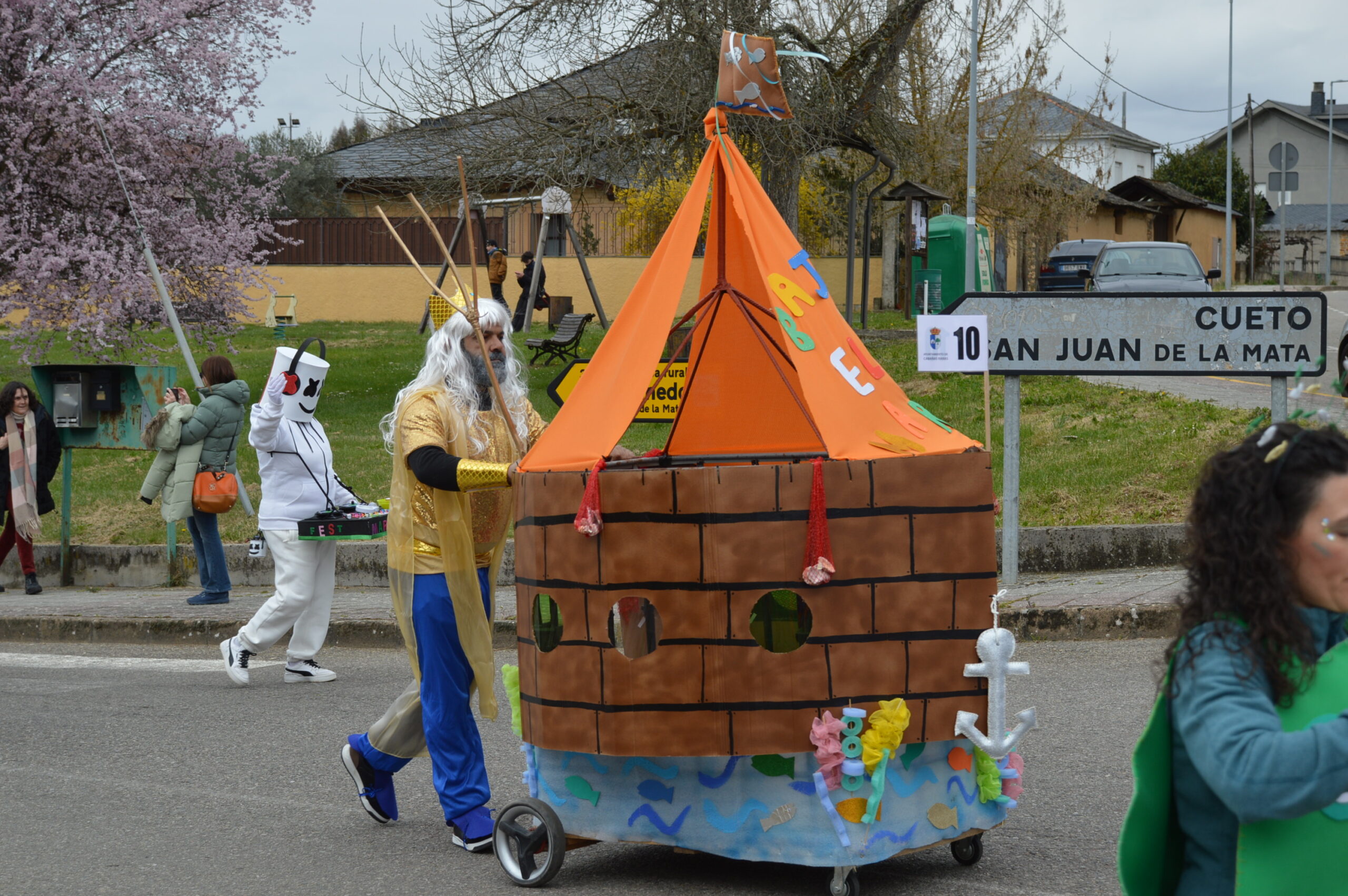 Carnaval 2025 en Cabañas Raras. Las ganas de disfrutar del desfile pueden con el frío 75