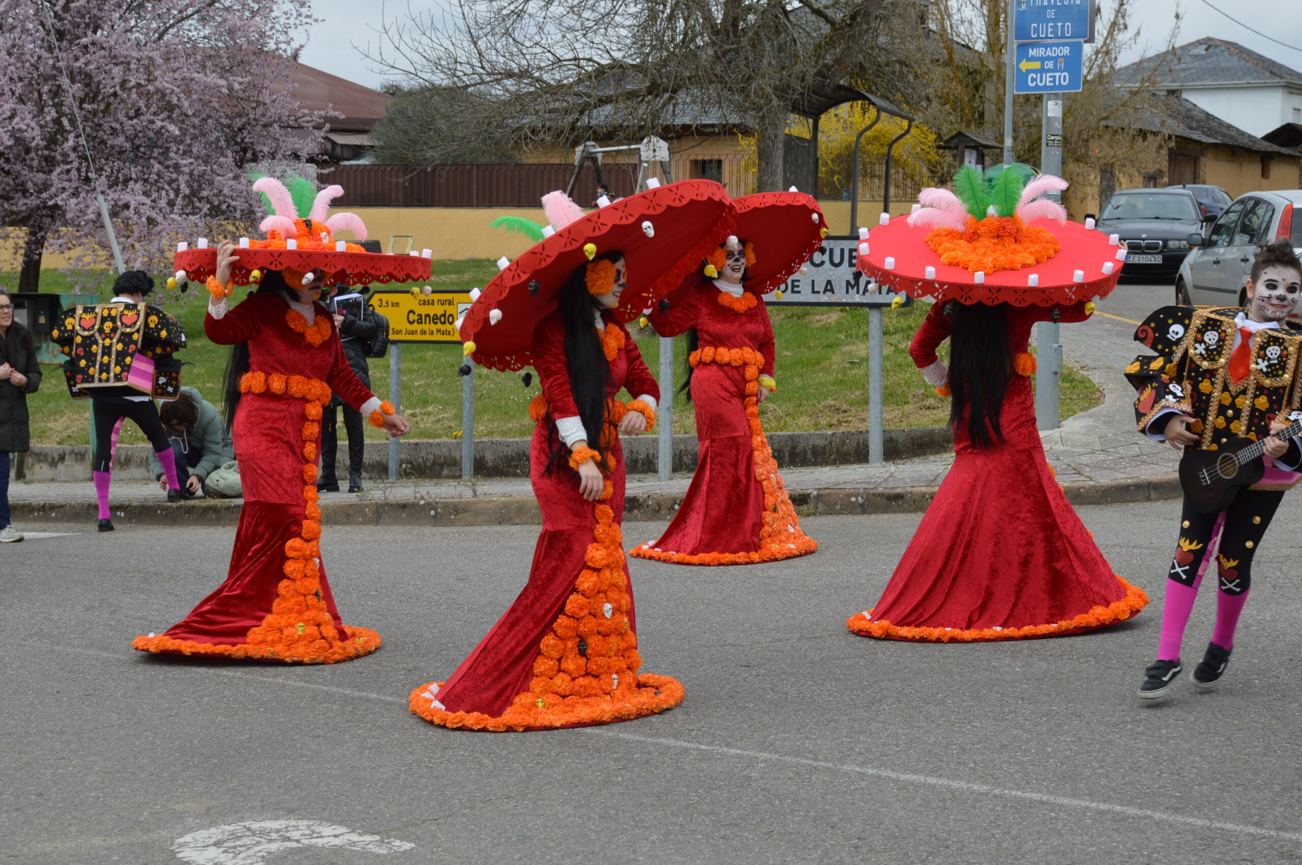 Carnaval 2025 en Cabañas Raras. Las ganas de disfrutar del desfile pueden con el frío 87