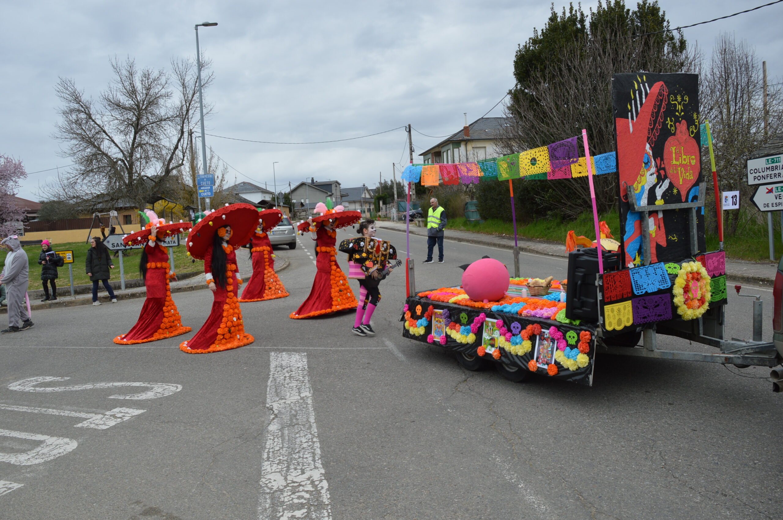 Carnaval 2025 en Cabañas Raras. Las ganas de disfrutar del desfile pueden con el frío 102