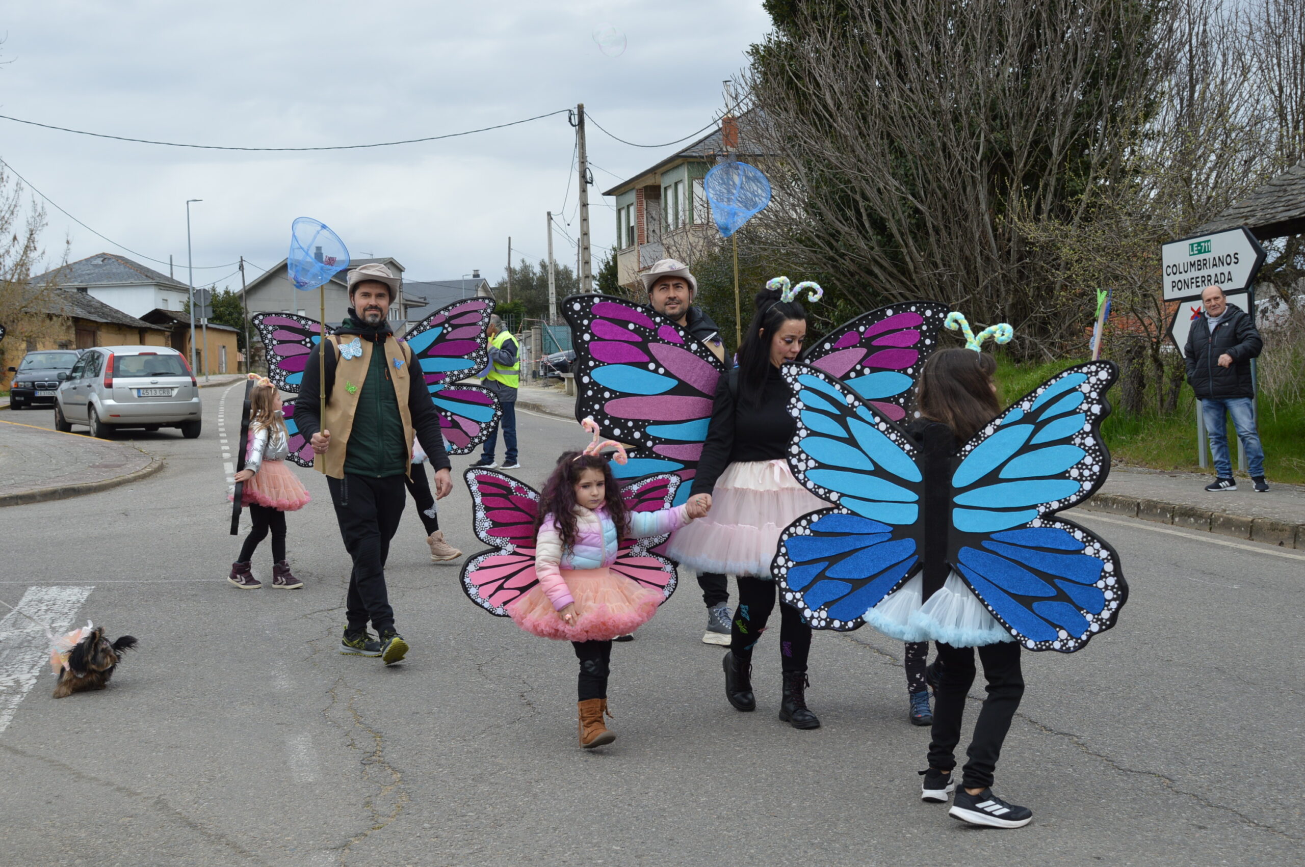 Carnaval 2025 en Cabañas Raras. Las ganas de disfrutar del desfile pueden con el frío 56