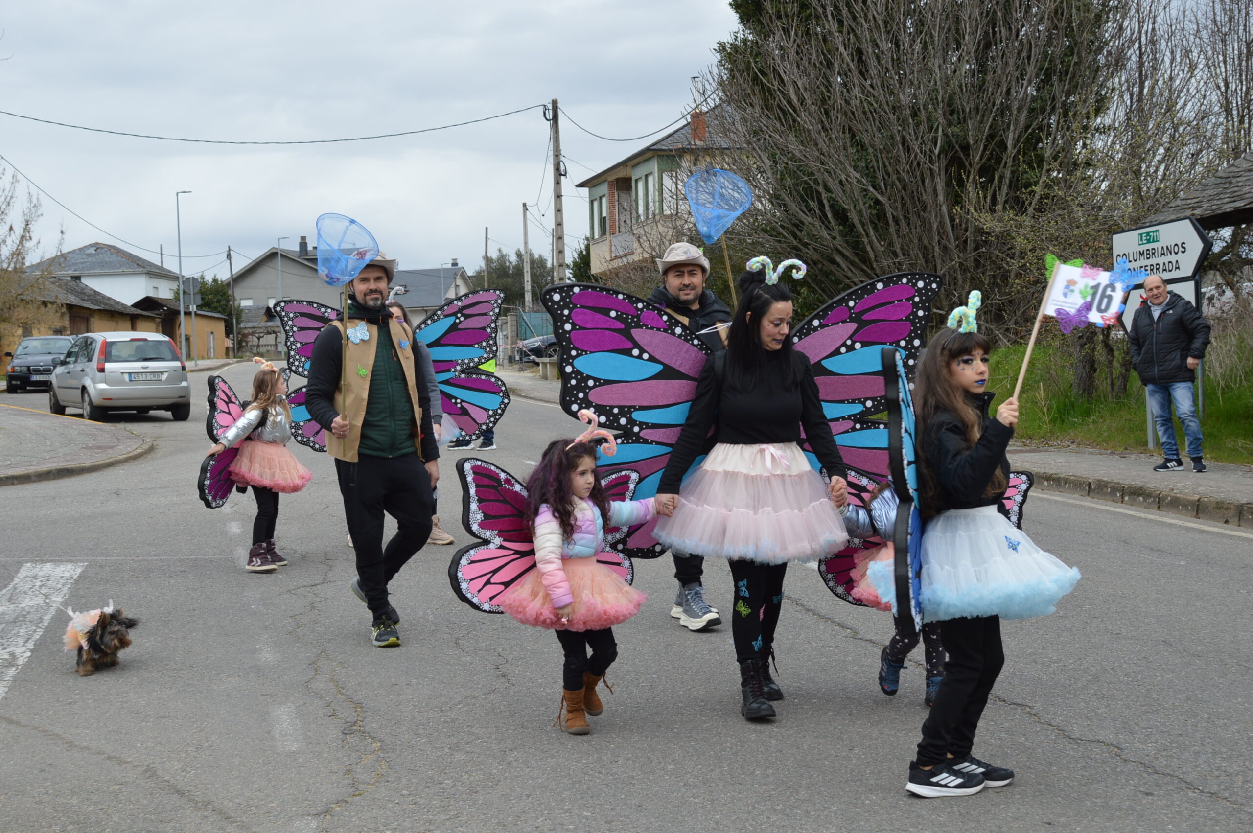 Carnaval 2025 en Cabañas Raras. Las ganas de disfrutar del desfile pueden con el frío 107