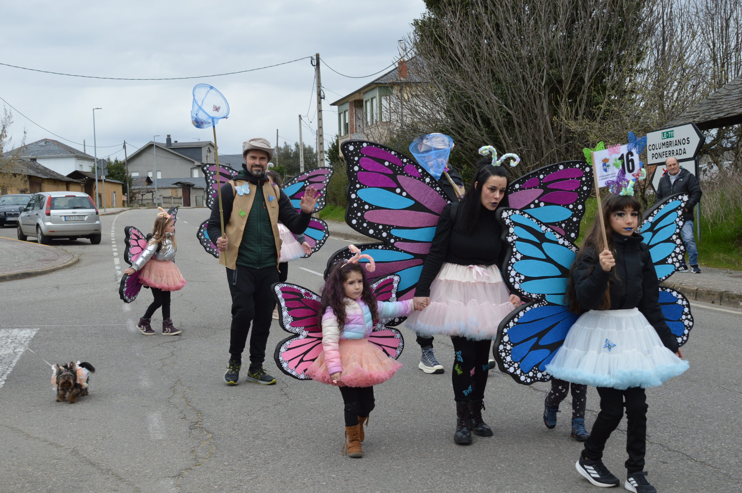 Carnaval 2025 en Cabañas Raras. Las ganas de disfrutar del desfile pueden con el frío 65