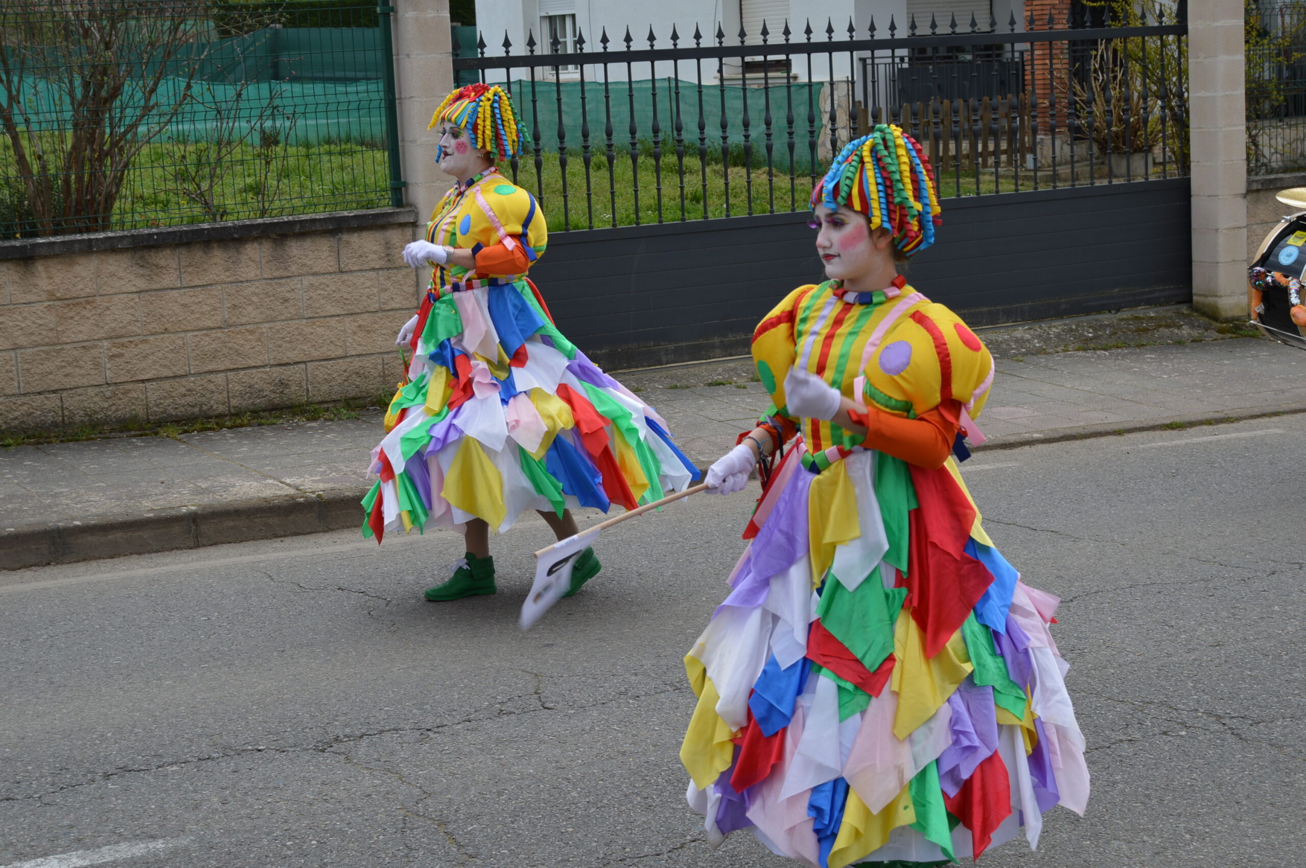 Carnaval 2025 en Cabañas Raras. Las ganas de disfrutar del desfile pueden con el frío 57