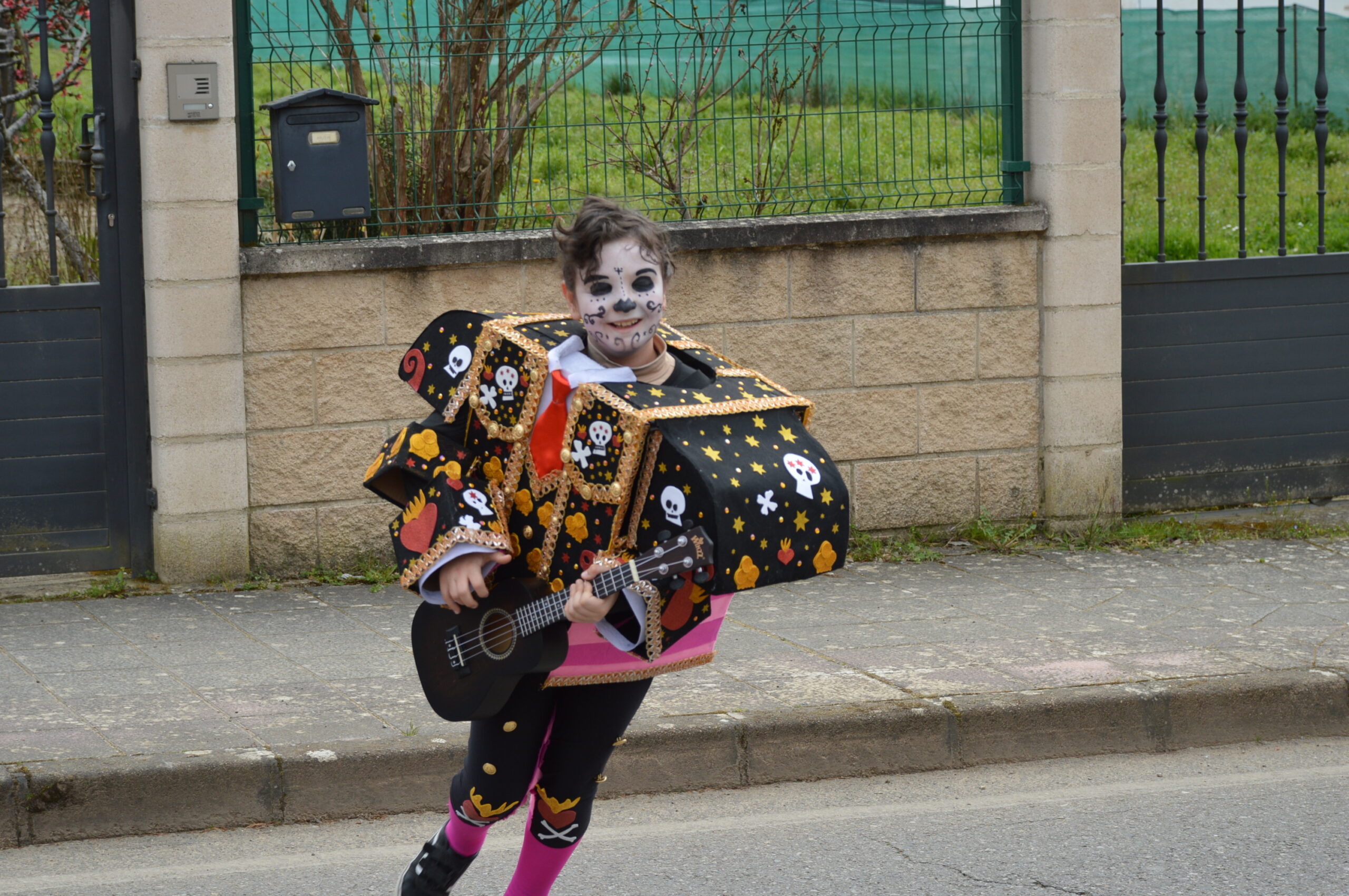 Carnaval 2025 en Cabañas Raras. Las ganas de disfrutar del desfile pueden con el frío 81