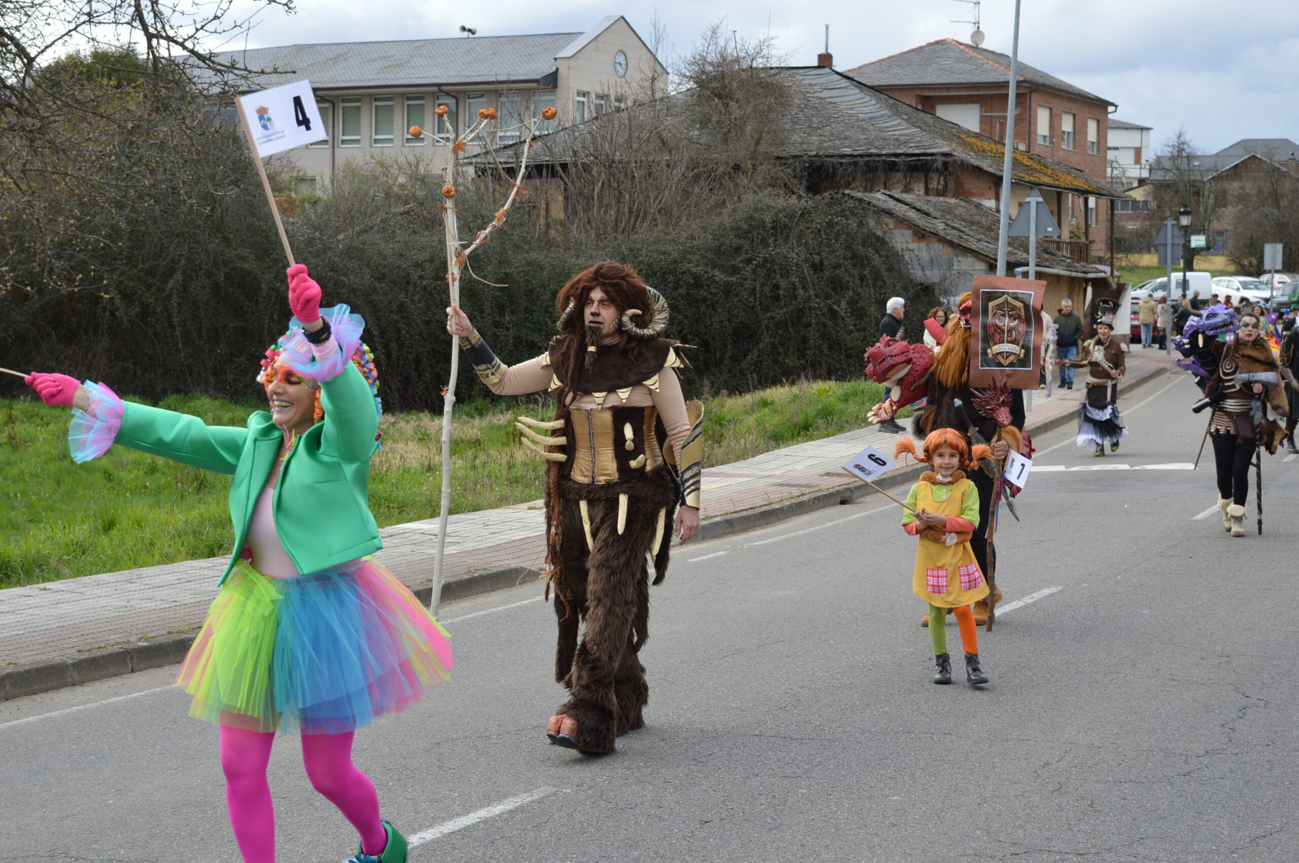 Carnaval 2025 en Cabañas Raras. Las ganas de disfrutar del desfile pueden con el frío 2