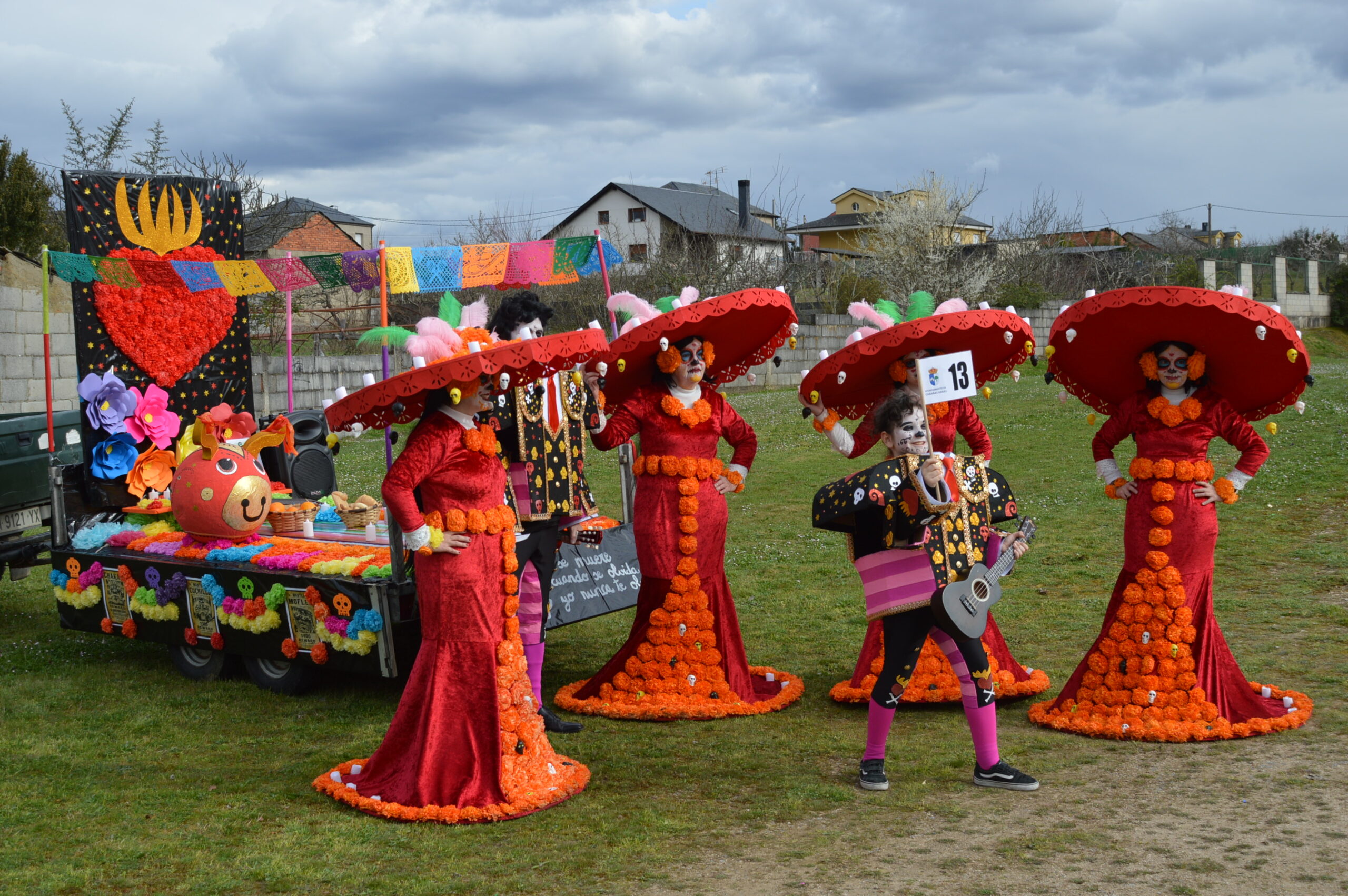 Carnaval 2025 en Cabañas Raras. Las ganas de disfrutar del desfile pueden con el frío 5