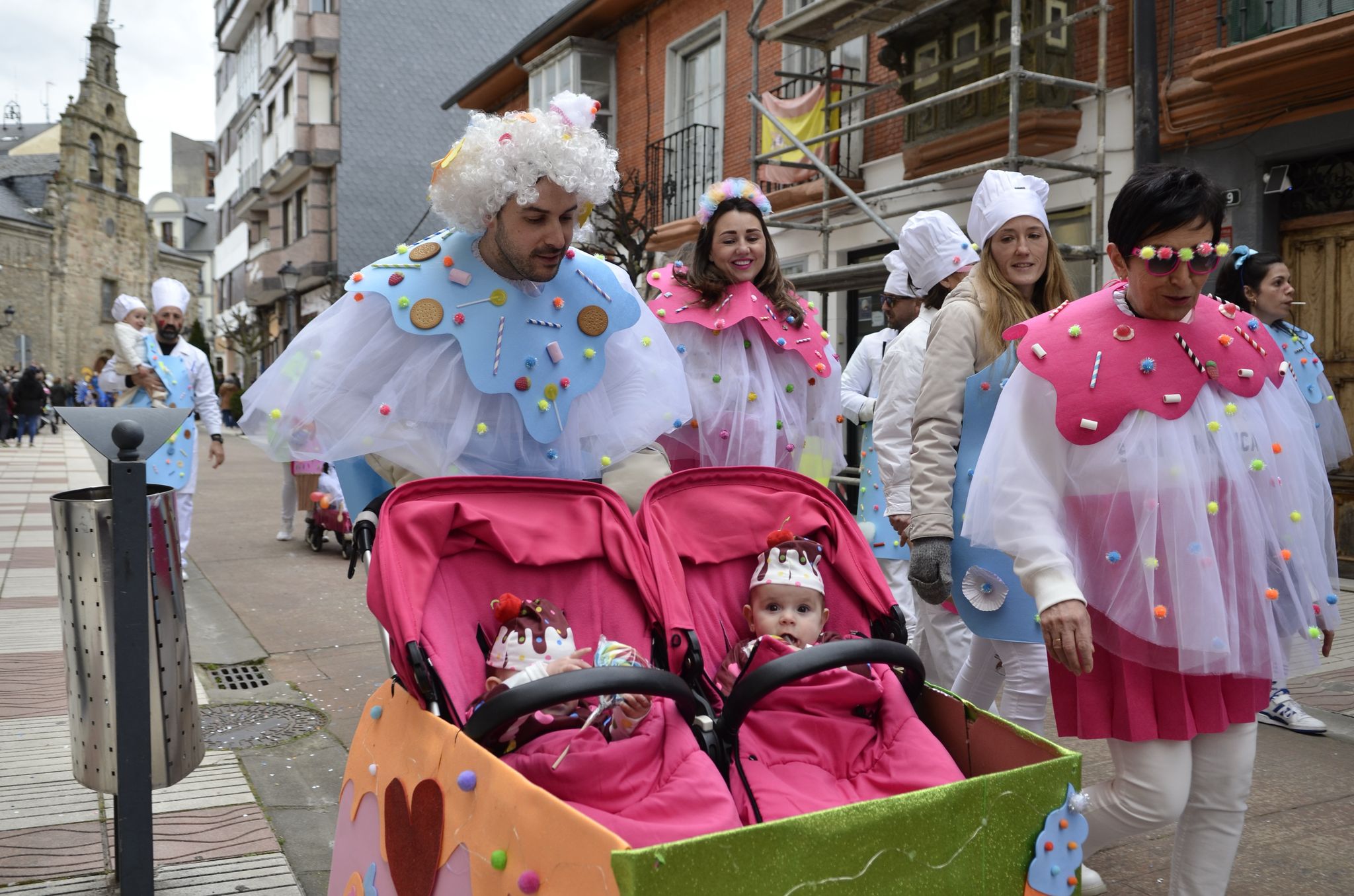 Las Calles de Bembibre se llenan de color en el Desfile de Carnaval 2025 8