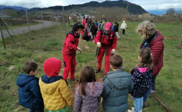 Los niños del CRA de Toral de Merayo en Campo, participan en la iniciativa "Cerezos para el Medio Rural": 2