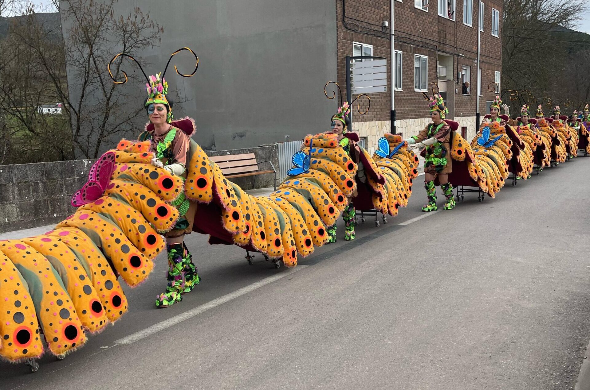 FOTOS | Vega de Espinareda disfruta de su colorido domingo de Carnaval 1