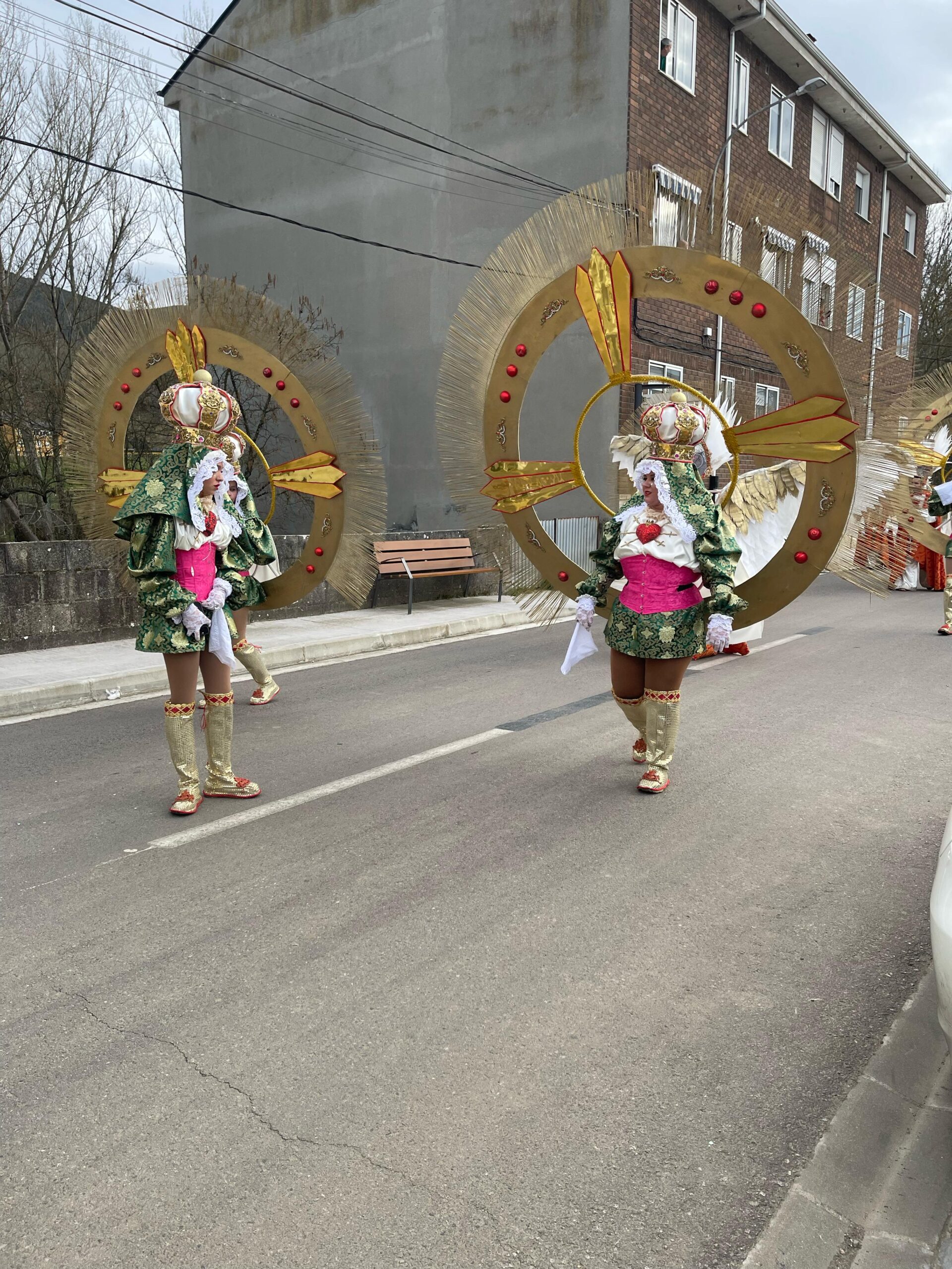 FOTOS | Vega de Espinareda disfruta de su colorido domingo de Carnaval 9