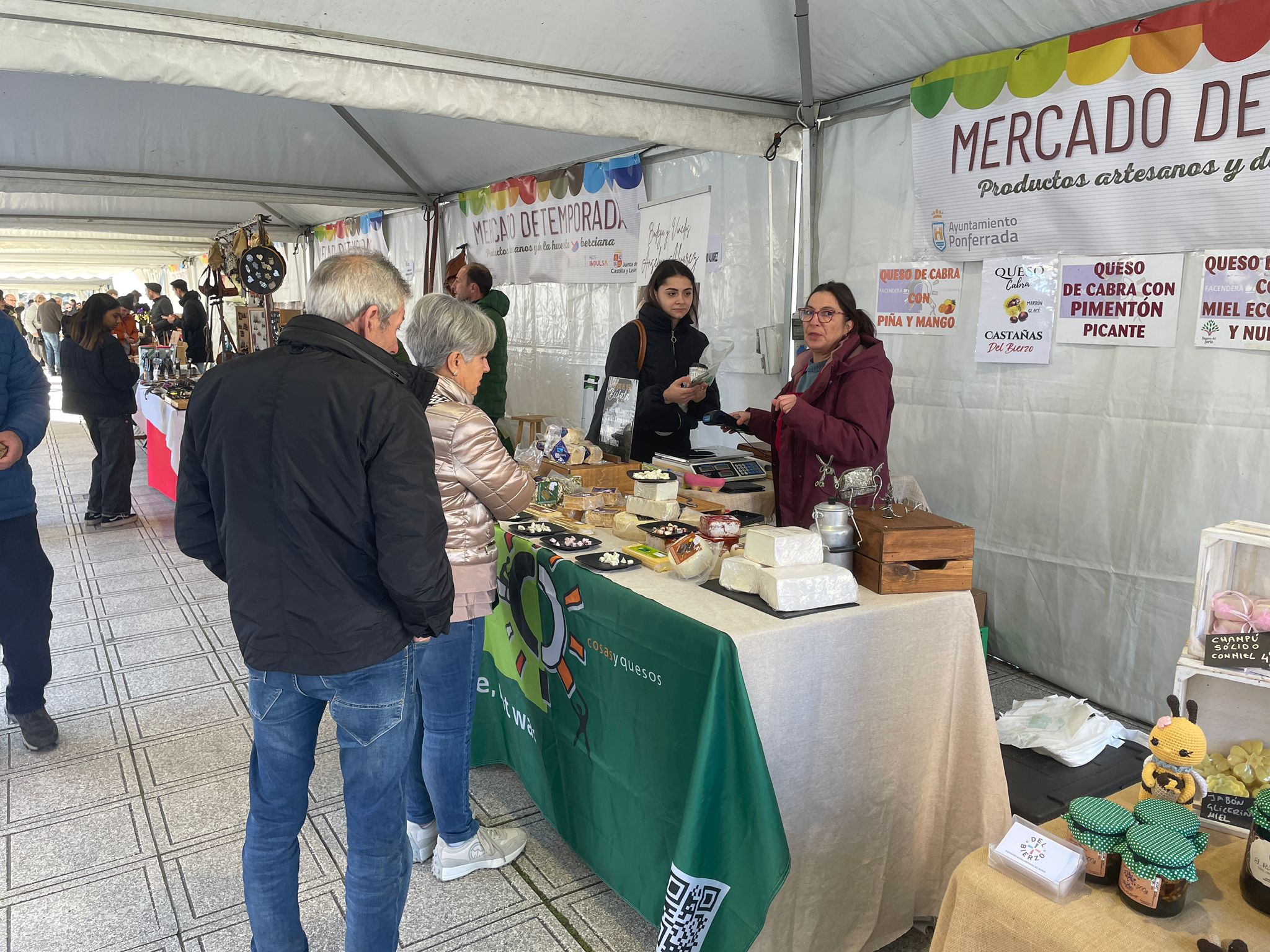 Arranca el mercado de Invierno de Ponferrada con 24 productores y lo mejor de nuestra tierra 5