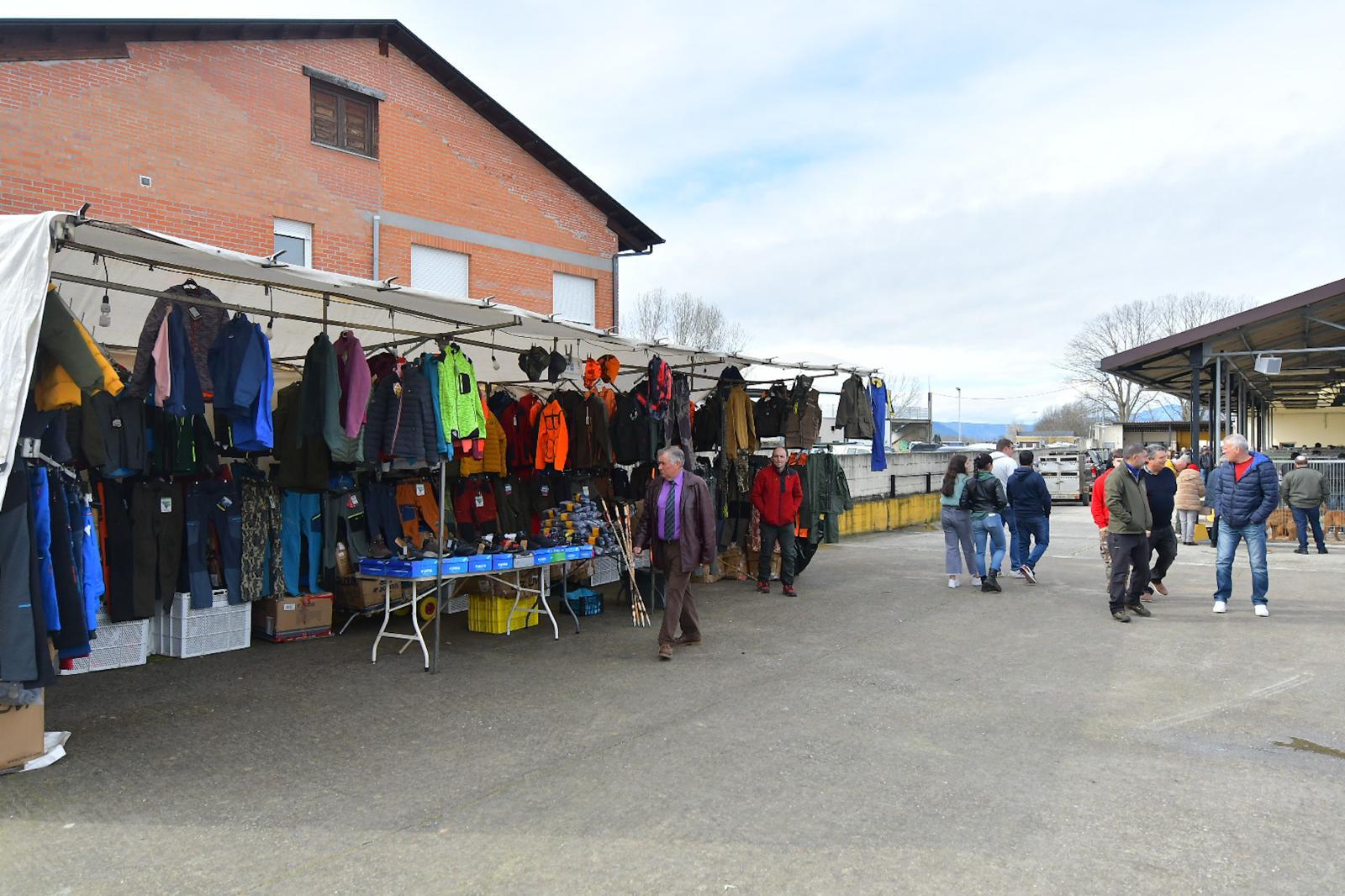 La XLIV Feria de perros de Caza de Camponaraya atrae a aficionados y cazadores durante el fin de semana 1