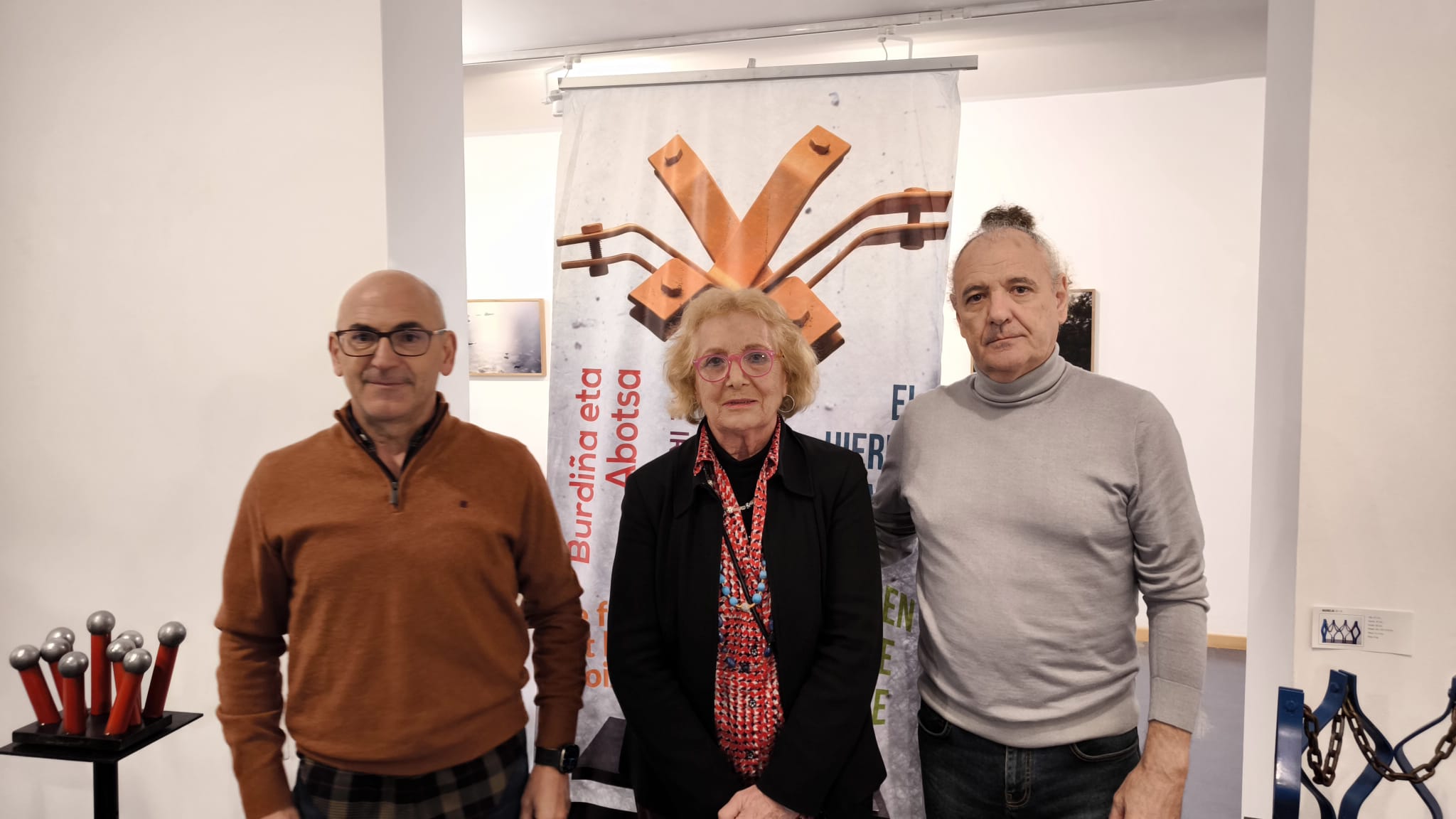 La mirada fotográfica de Cecilia Orueta y la escultura de Joseba Gotzon protagonizan las nuevas exposiciones del campus de Ponferrada 1