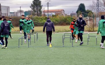 Venta de entradas para acudir al partido ante el CD Arenteiro en Carballino 4