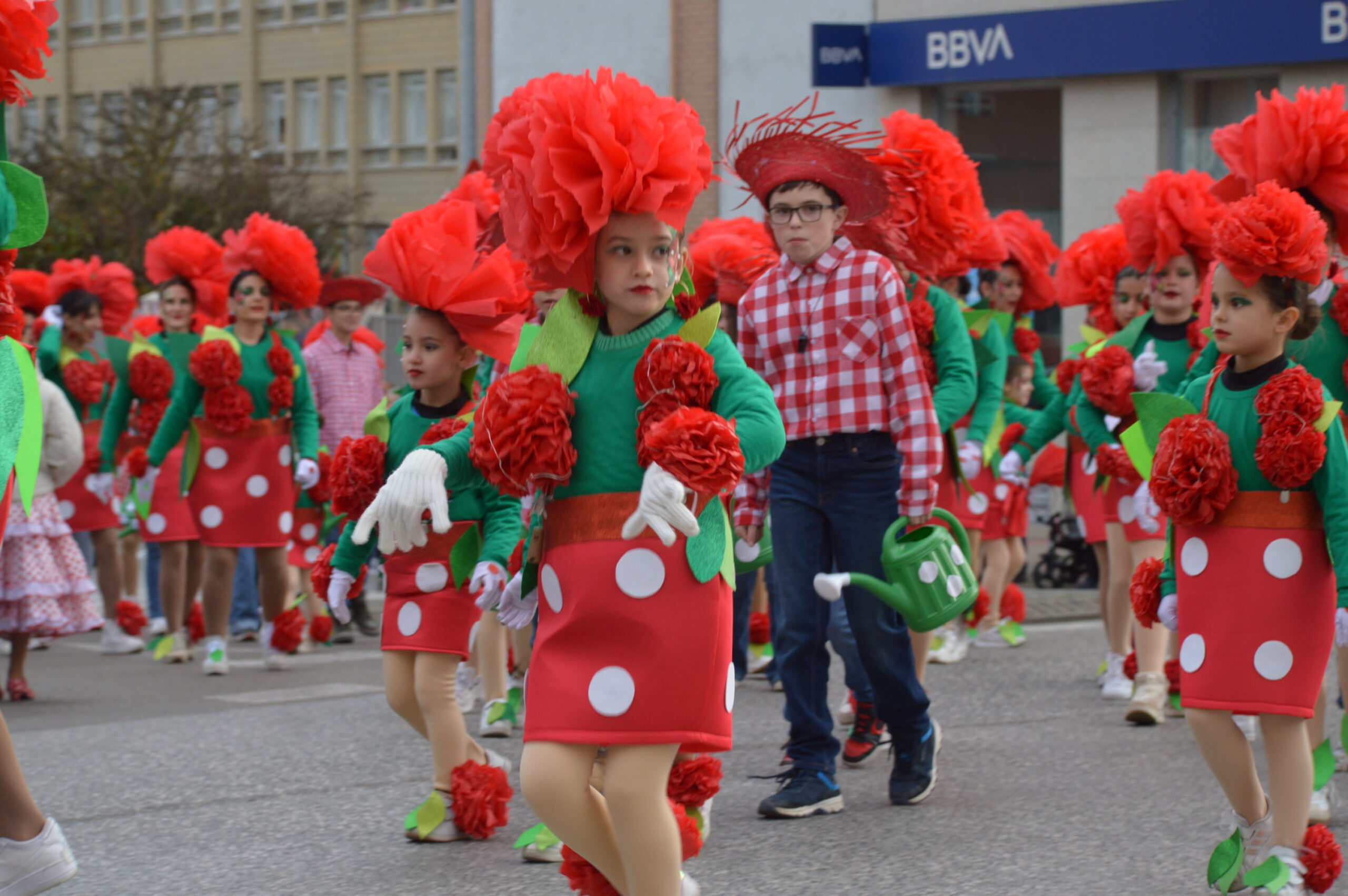 FOTOS | Carnaval Ponferrada 2025 | El tiempo respeta el tradicional desfile de disfraces 80