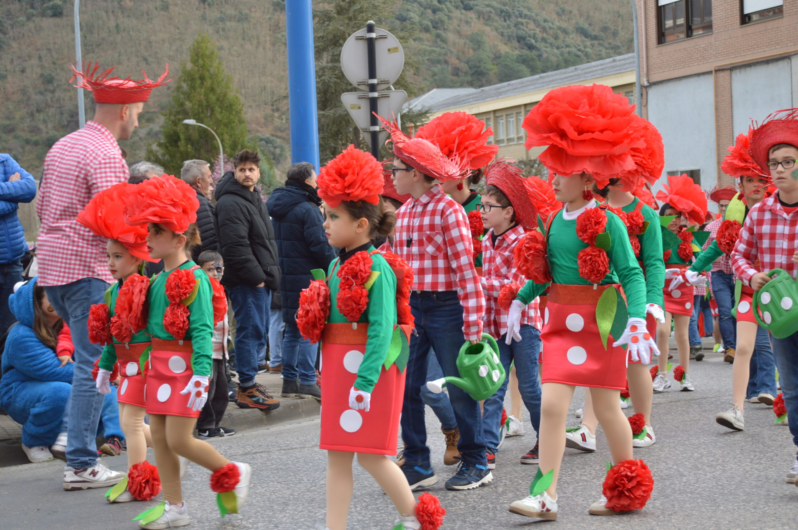 FOTOS | Carnaval Ponferrada 2025 | El tiempo respeta el tradicional desfile de disfraces 77