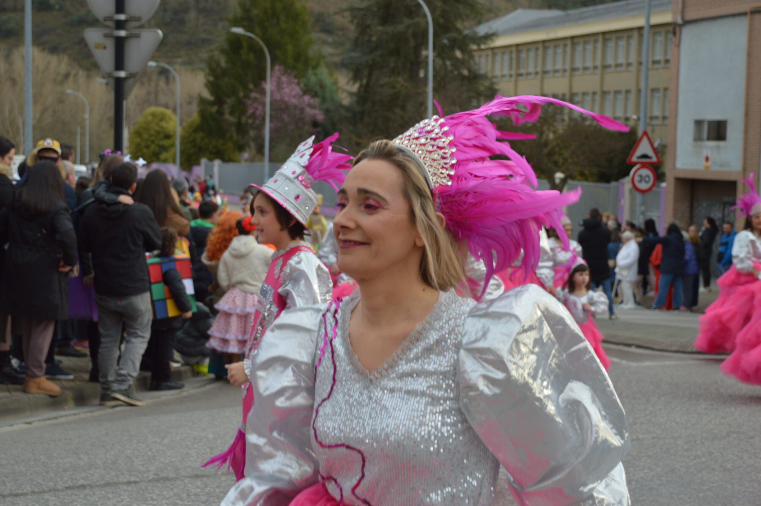 FOTOS | Carnaval Ponferrada 2025 | El tiempo respeta el tradicional desfile de disfraces 56