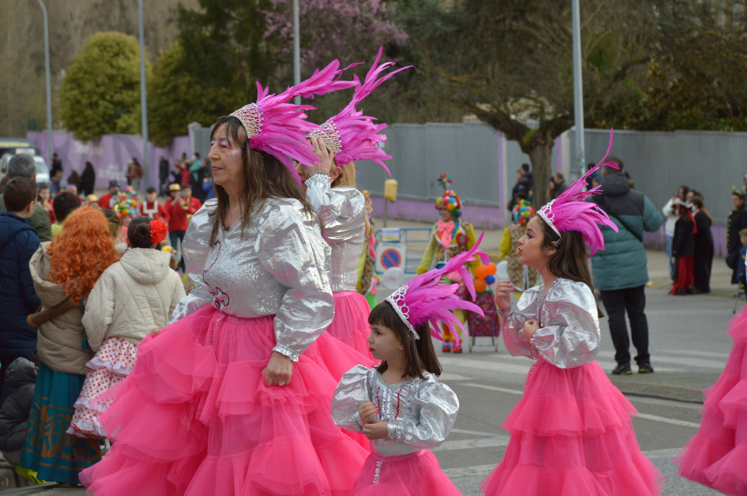 FOTOS | Carnaval Ponferrada 2025 | El tiempo respeta el tradicional desfile de disfraces 50