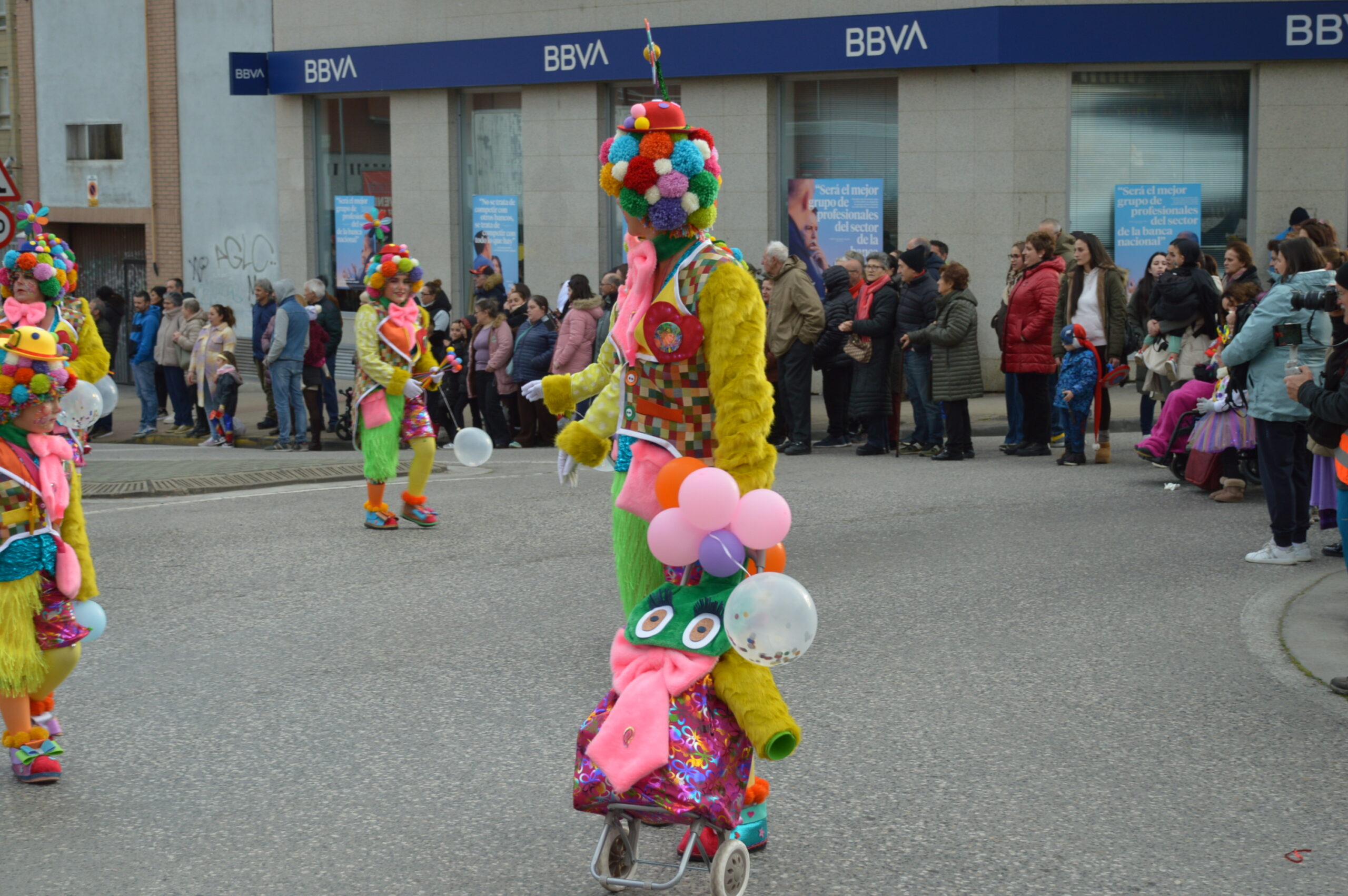 FOTOS | Carnaval Ponferrada 2025 | El tiempo respeta el tradicional desfile de disfraces 43