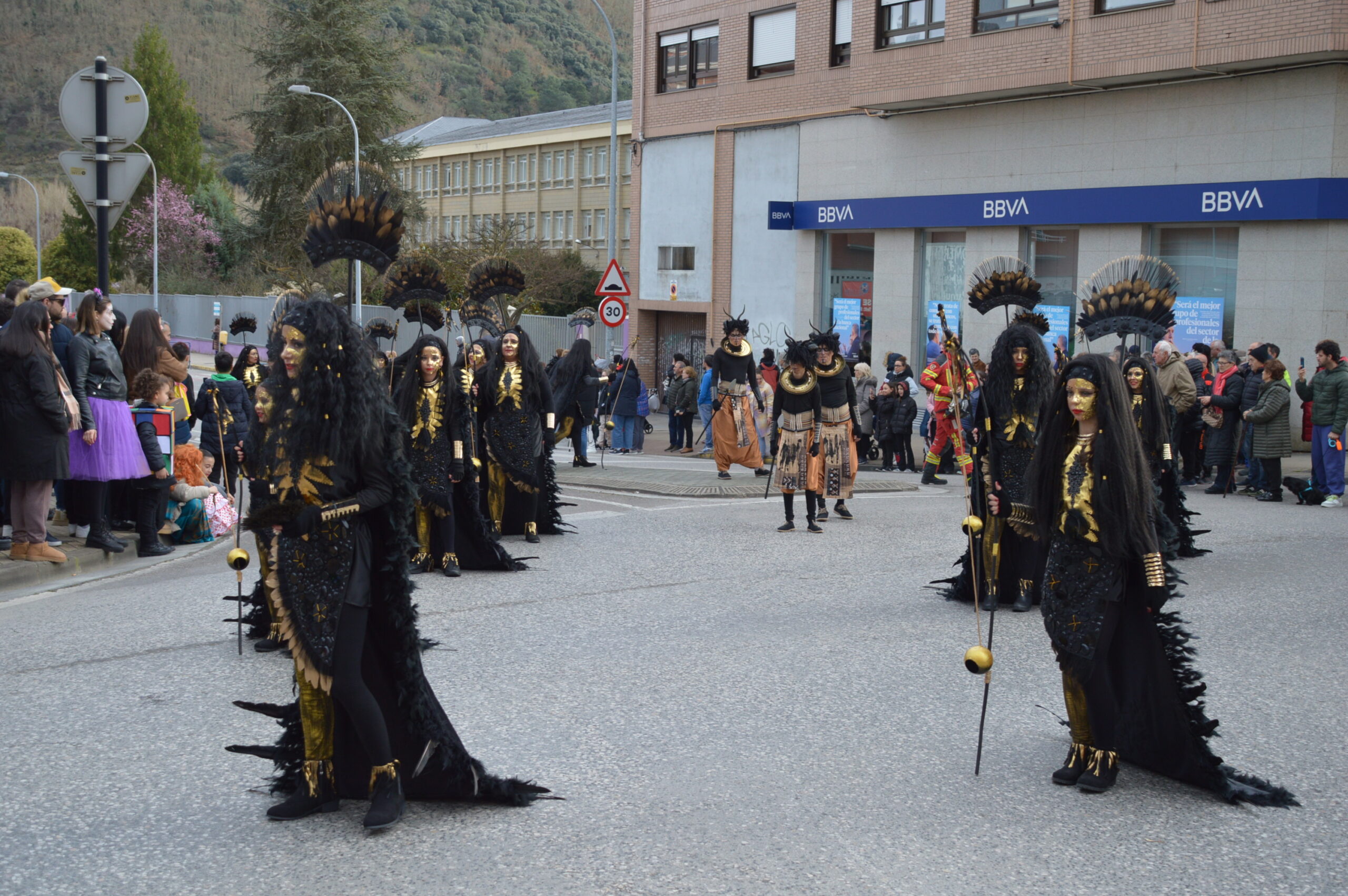 FOTOS | Carnaval Ponferrada 2025 | El tiempo respeta el tradicional desfile de disfraces 198