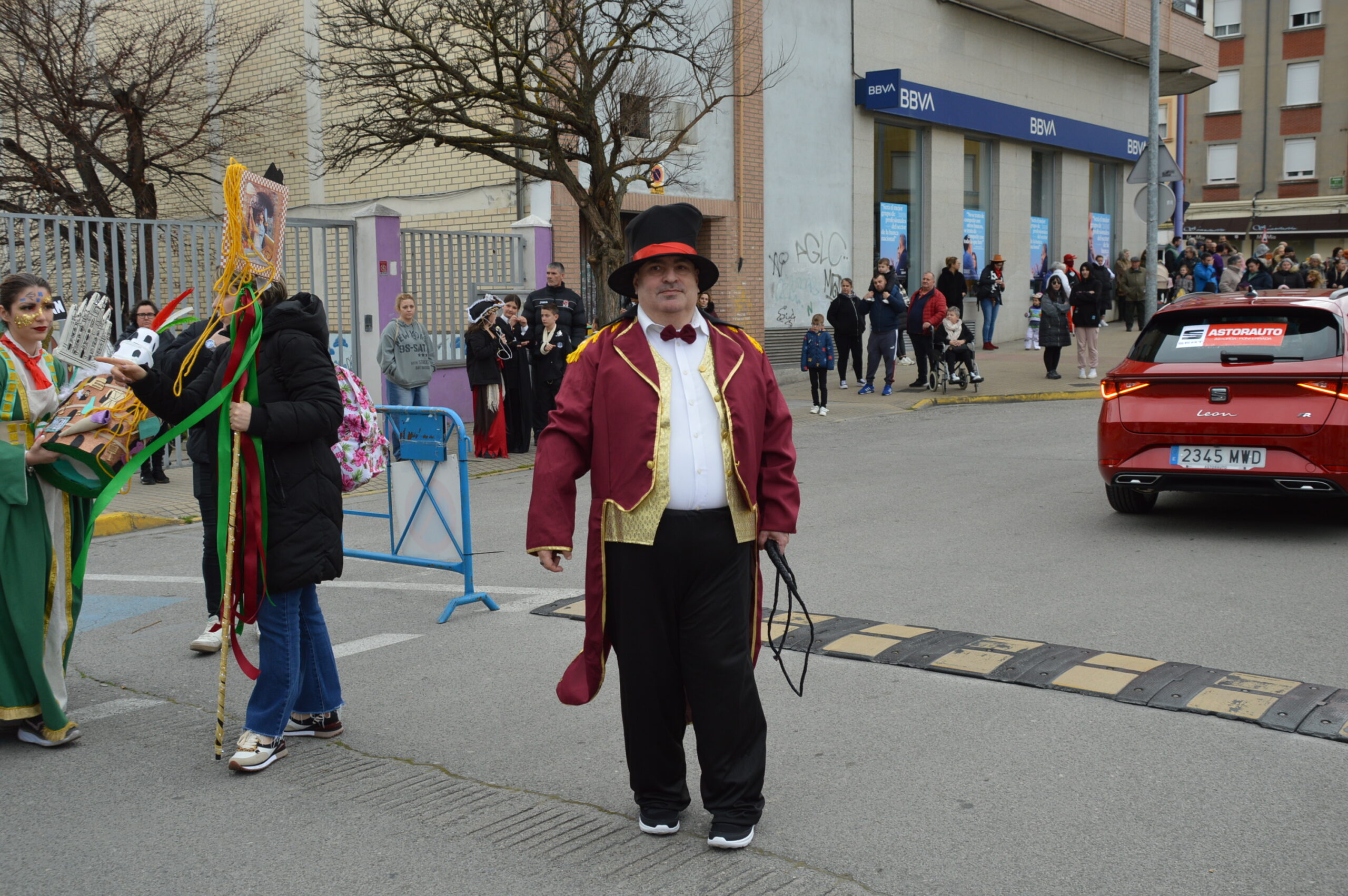 FOTOS | Carnaval Ponferrada 2025 | El tiempo respeta el tradicional desfile de disfraces 128