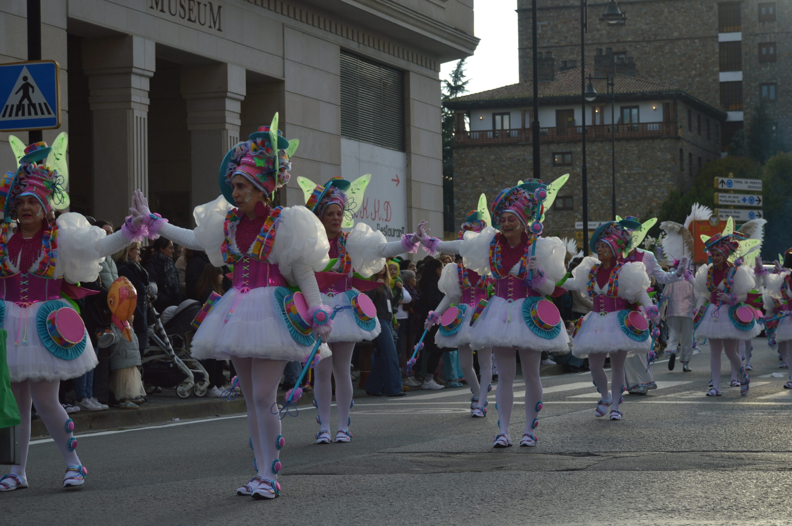 FOTOS | Carnaval Ponferrada 2025 | El tiempo respeta el tradicional desfile de disfraces 226