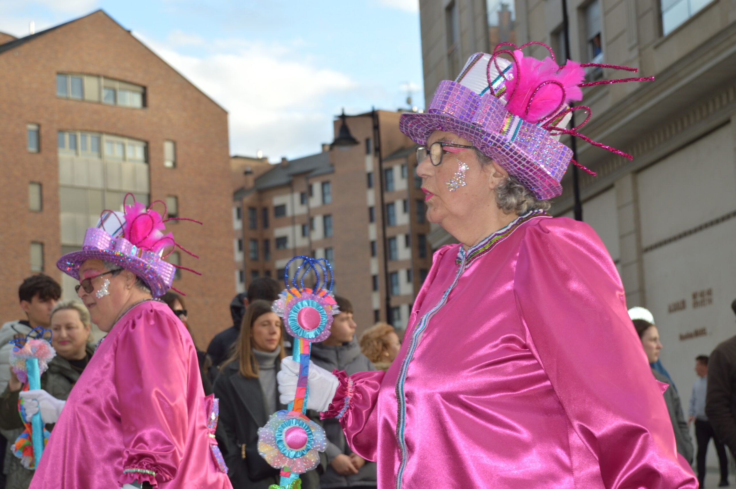 FOTOS | Carnaval Ponferrada 2025 | El tiempo respeta el tradicional desfile de disfraces 2