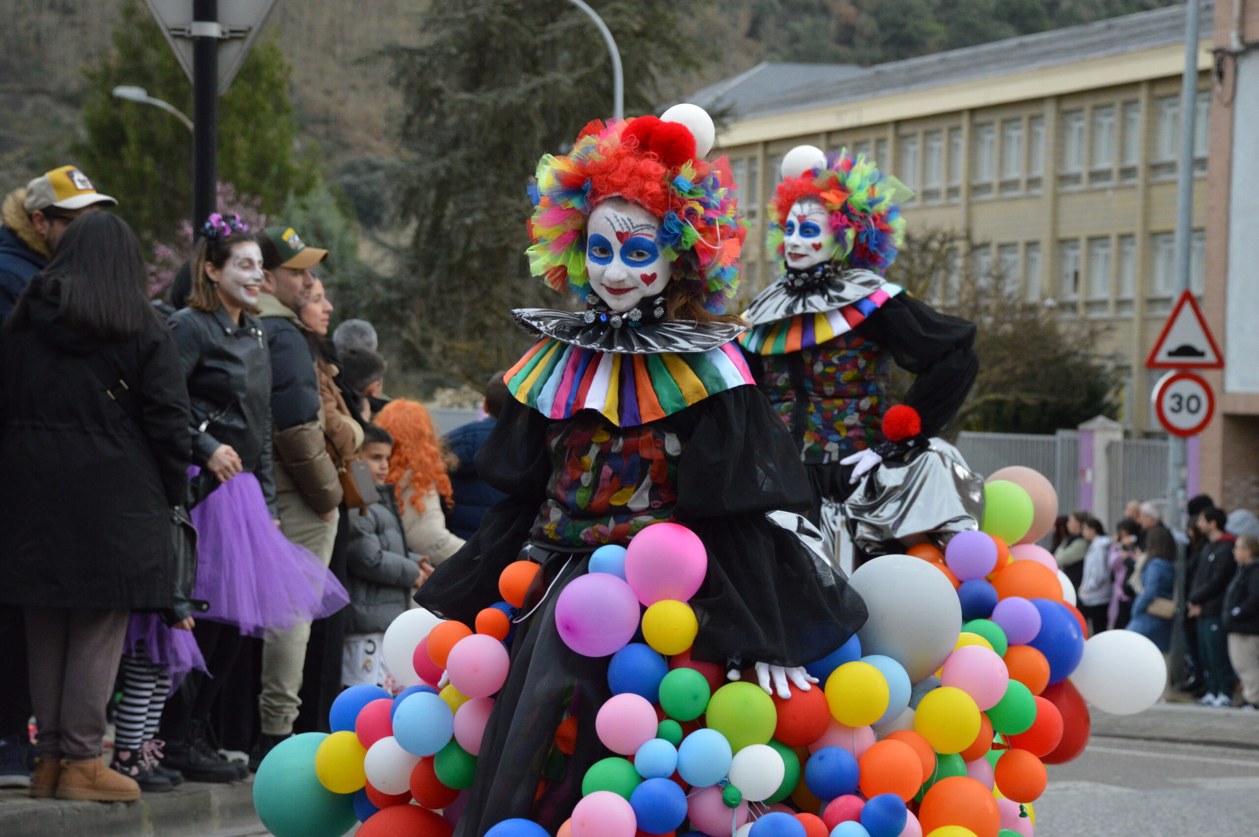 FOTOS | Carnaval Ponferrada 2025 | El tiempo respeta el tradicional desfile de disfraces 165