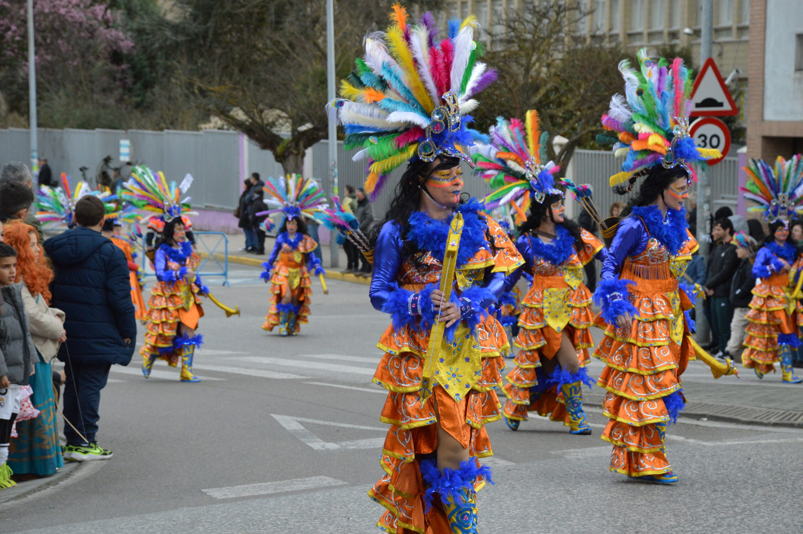 FOTOS | Carnaval Ponferrada 2025 | El tiempo respeta el tradicional desfile de disfraces 172