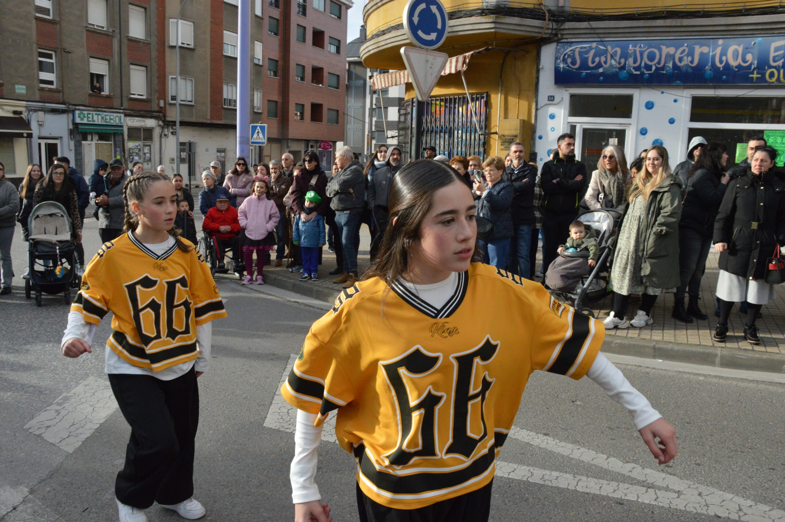 FOTOS | Carnaval Ponferrada 2025 | El tiempo respeta el tradicional desfile de disfraces 185