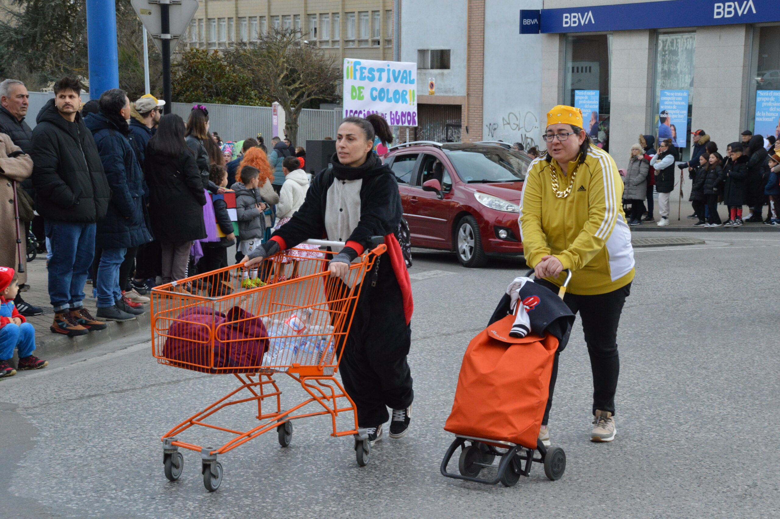 FOTOS | Carnaval Ponferrada 2025 | El tiempo respeta el tradicional desfile de disfraces 193