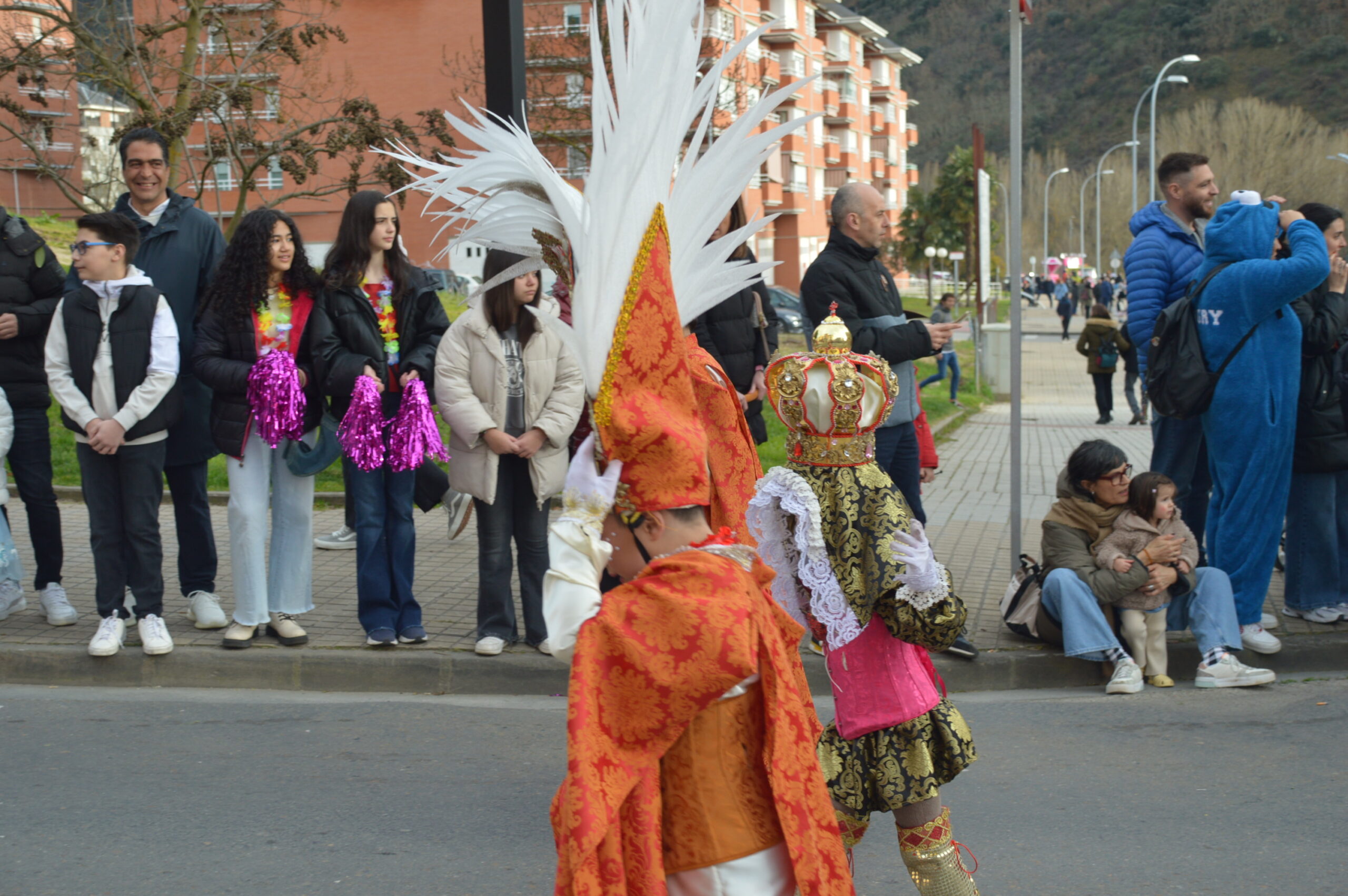 FOTOS | Carnaval Ponferrada 2025 | El tiempo respeta el tradicional desfile de disfraces 112