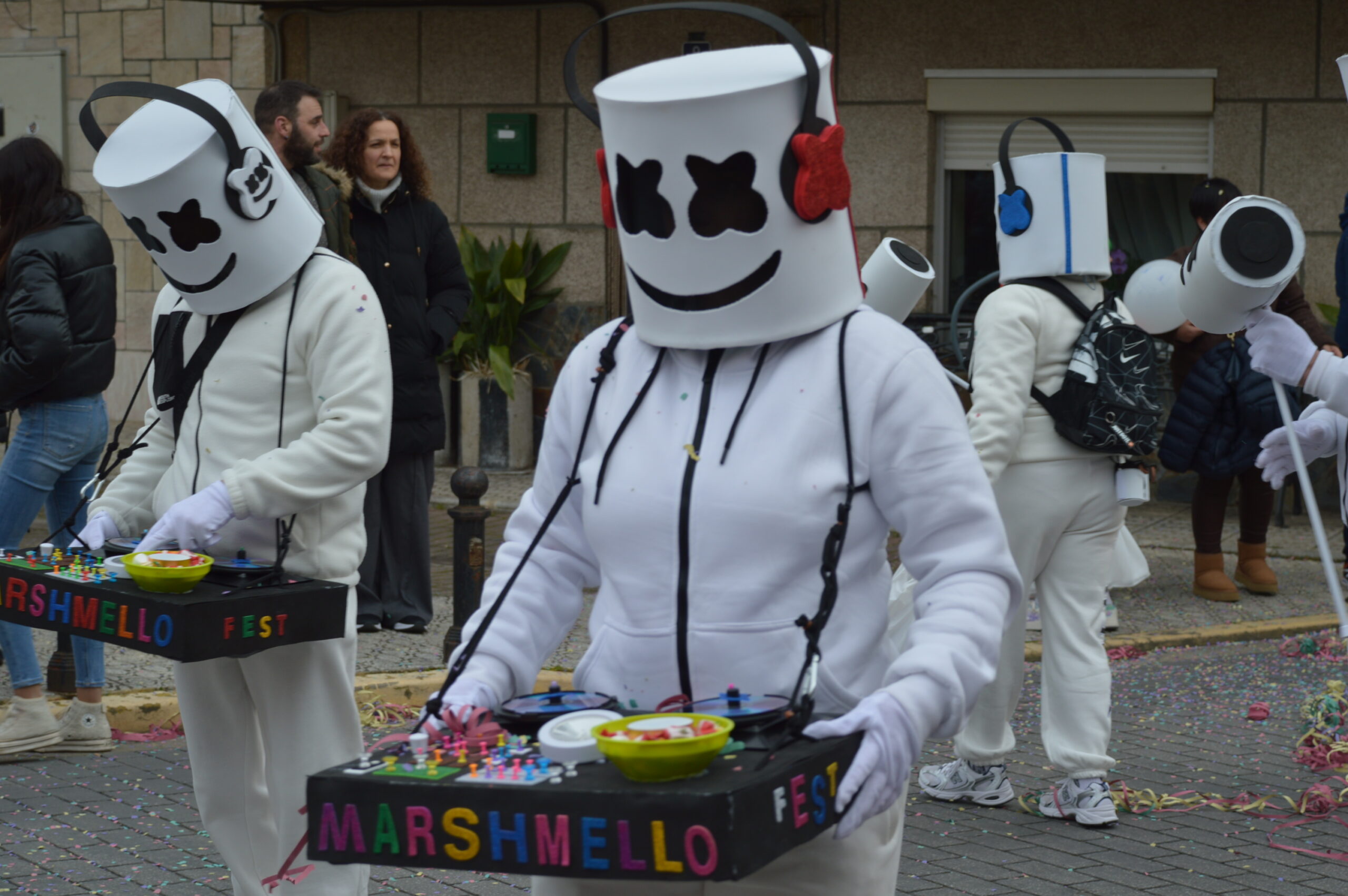 FOTOS | Camponaraya se llena en Carnaval de astronautas, DJs, monjas, navajas suizas y una multitud de disfraces 62