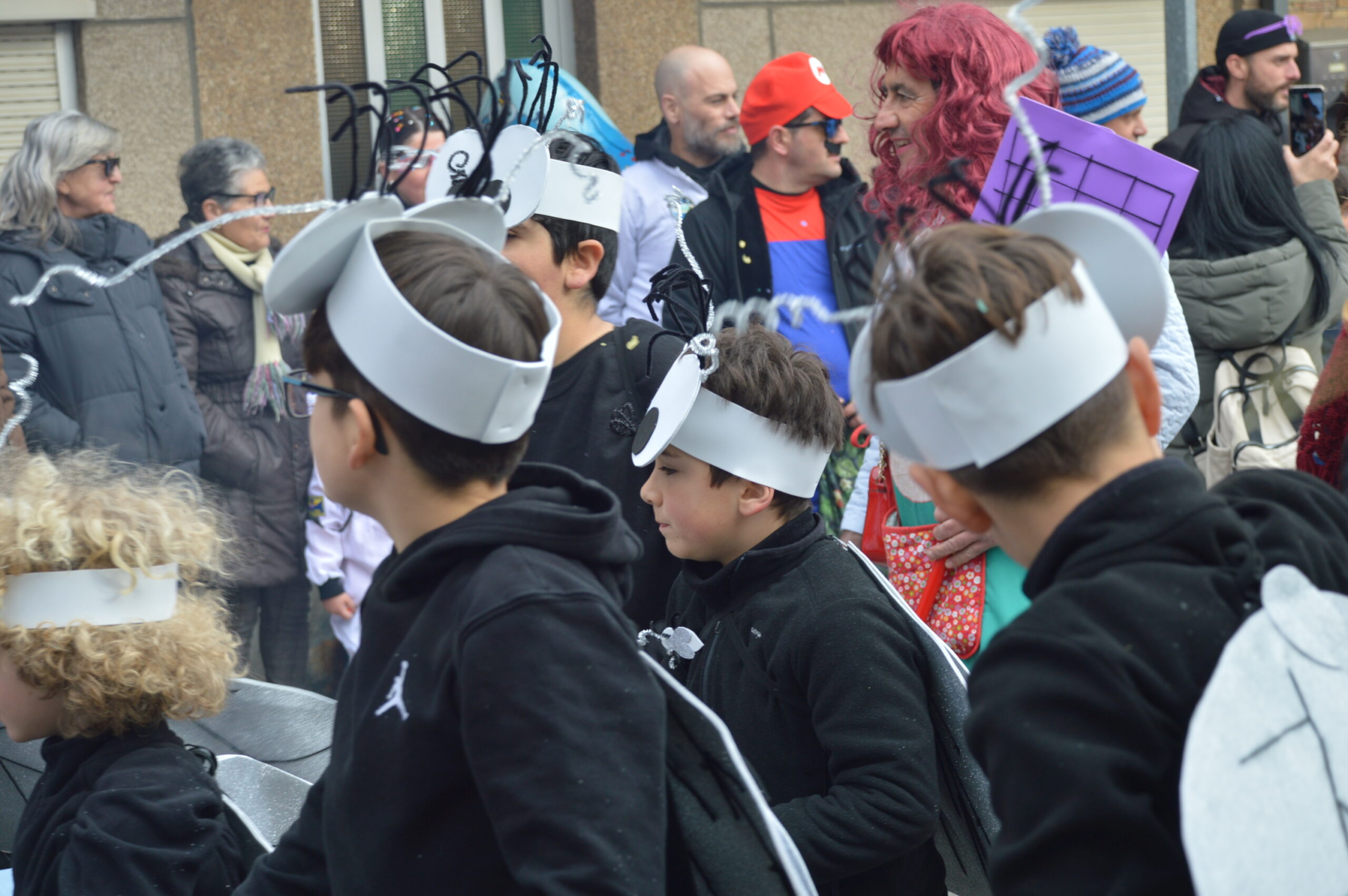 FOTOS | Camponaraya se llena en Carnaval de astronautas, DJs, monjas, navajas suizas y una multitud de disfraces 32