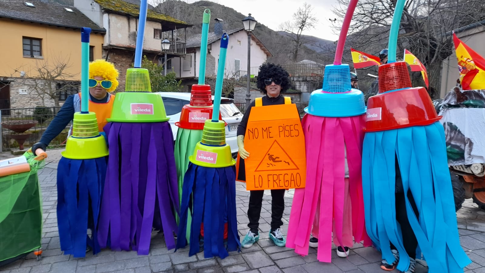 El Carnaval saca a la calle a los vecinos de Villanueva de Valdueza 6