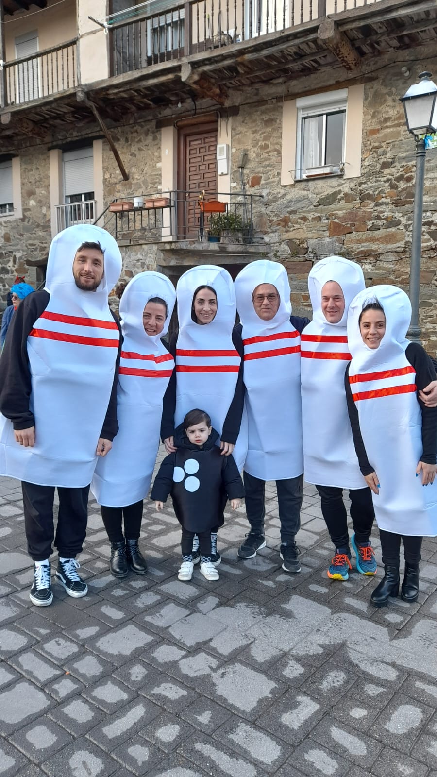 El Carnaval saca a la calle a los vecinos de Villanueva de Valdueza 11