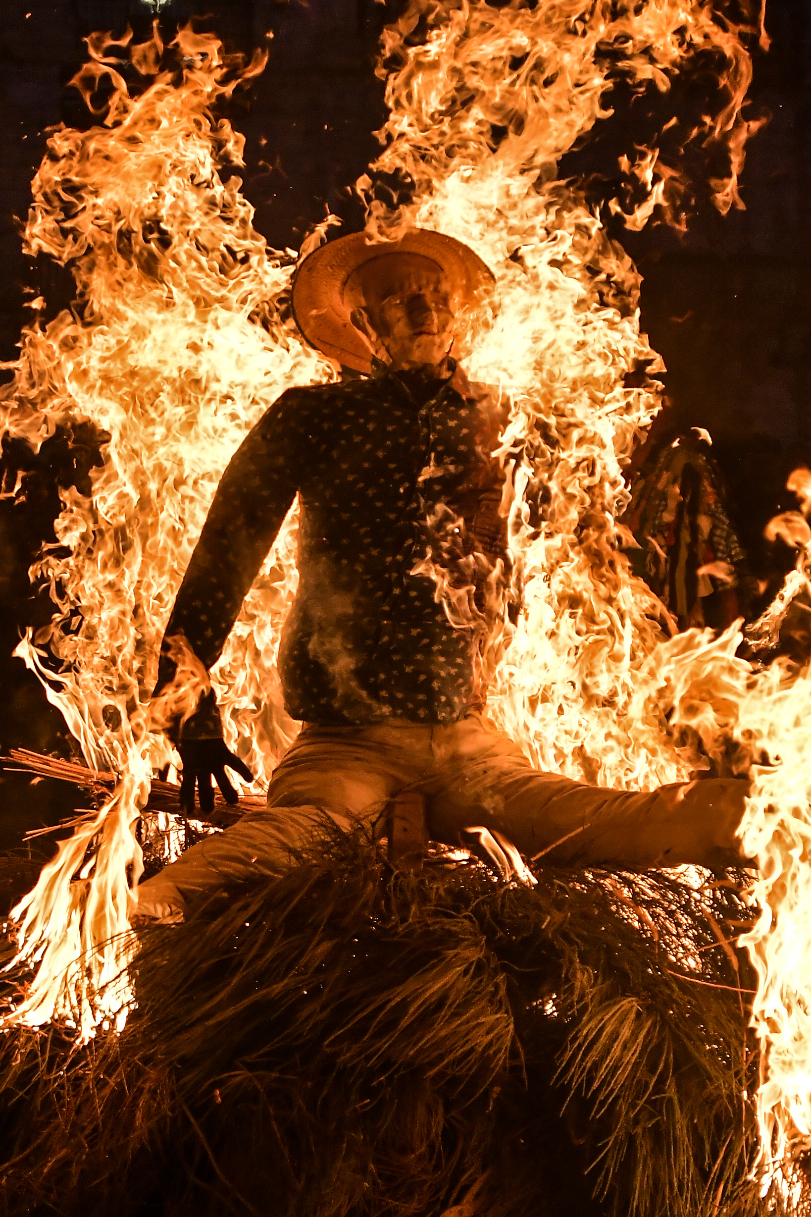 El Entroido Berciano recupera su espacio evocando tiempos ancestrales del Carnaval Berciano 3