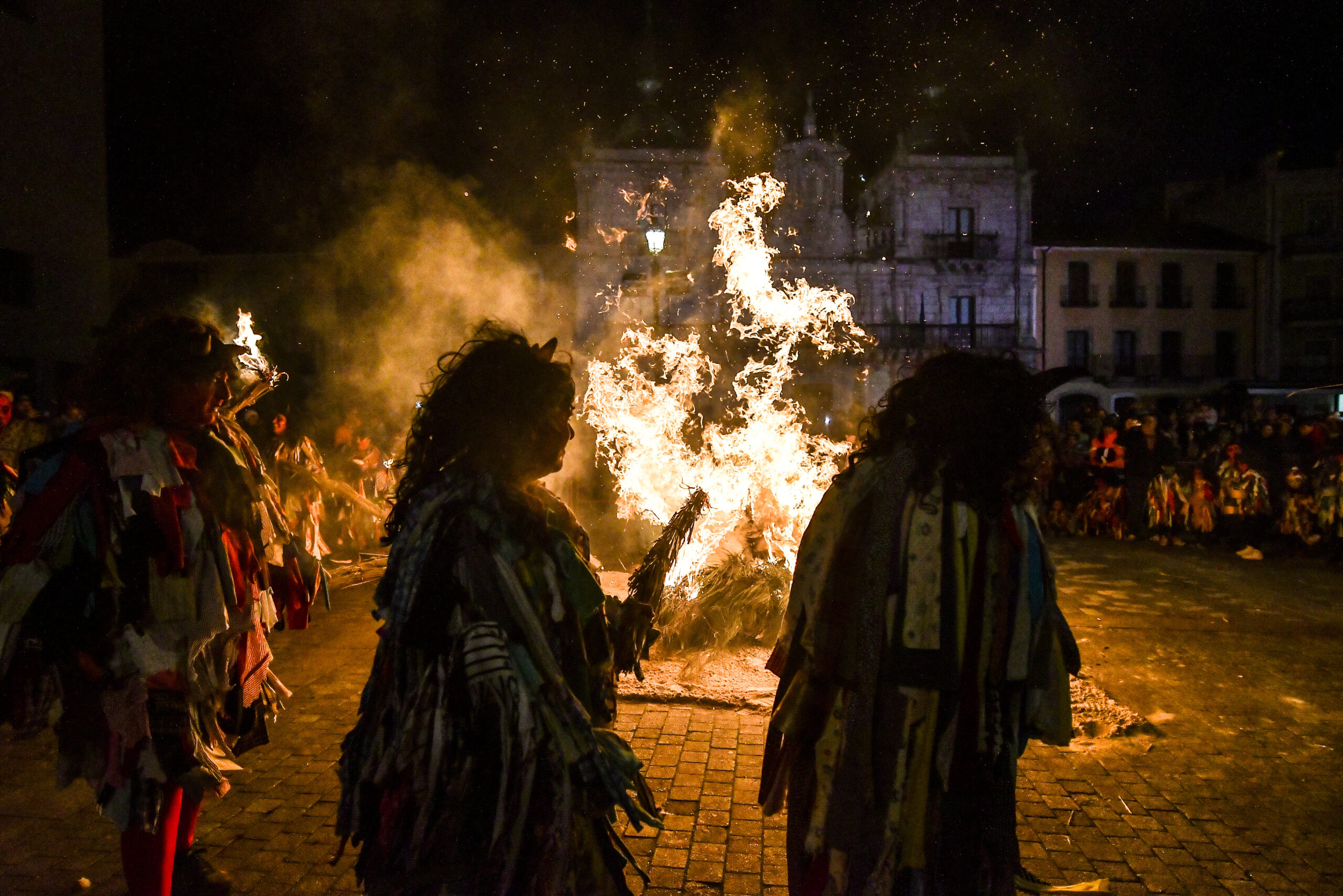 El Entroido Berciano recupera su espacio evocando tiempos ancestrales del Carnaval Berciano 1